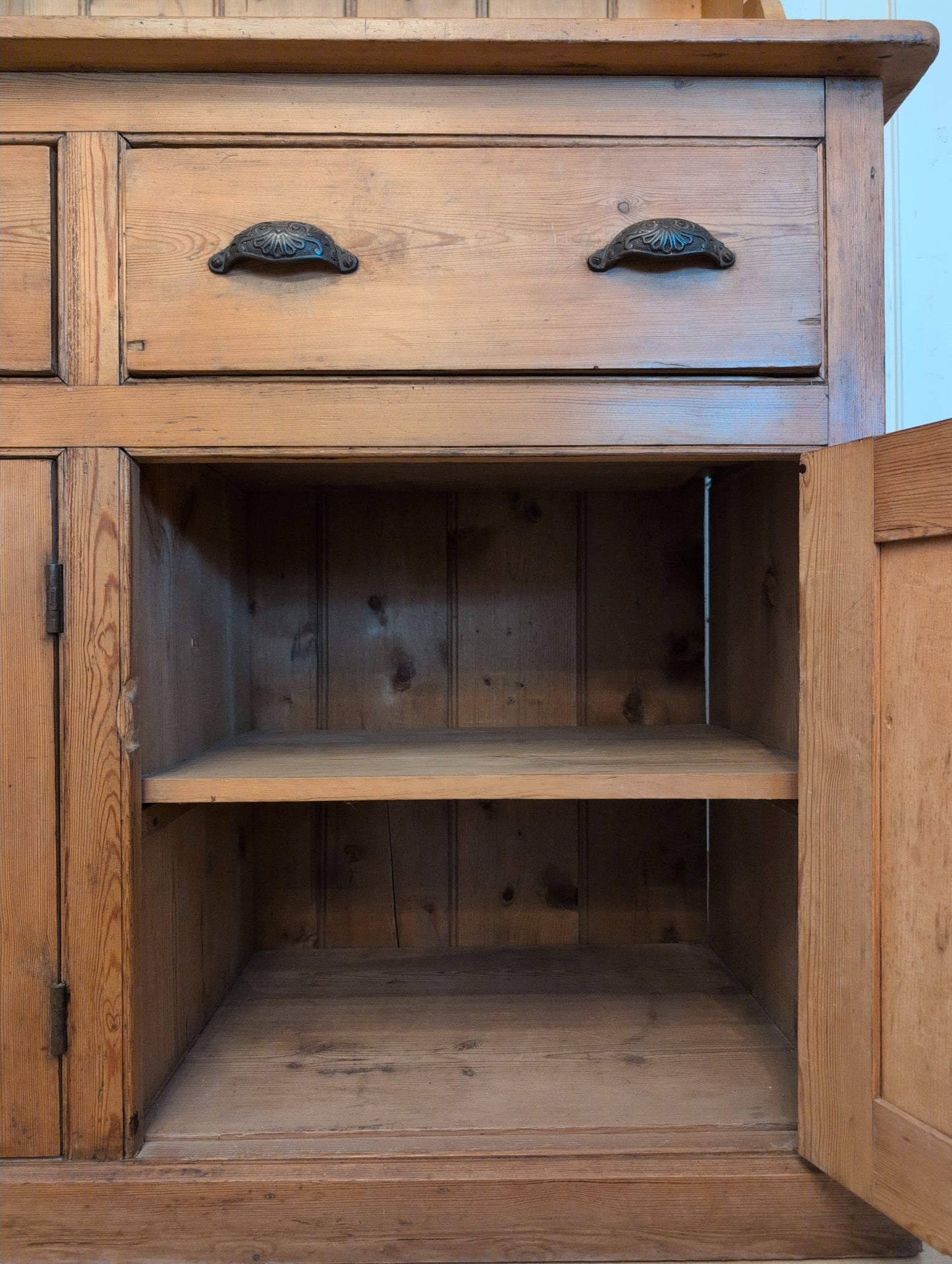 3 Over 3 Graduated Shelving Hutch