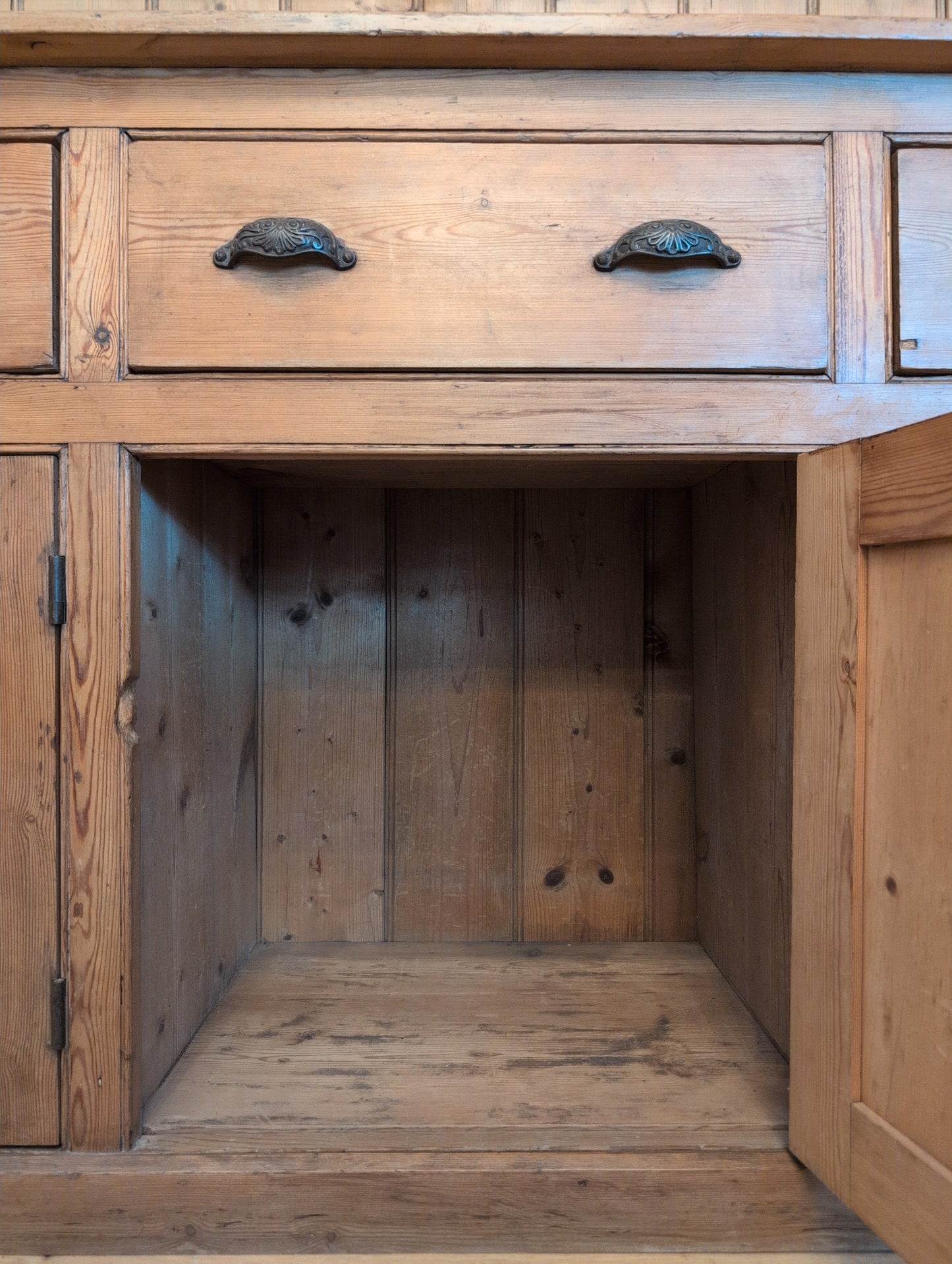 3 Over 3 Graduated Shelving Hutch