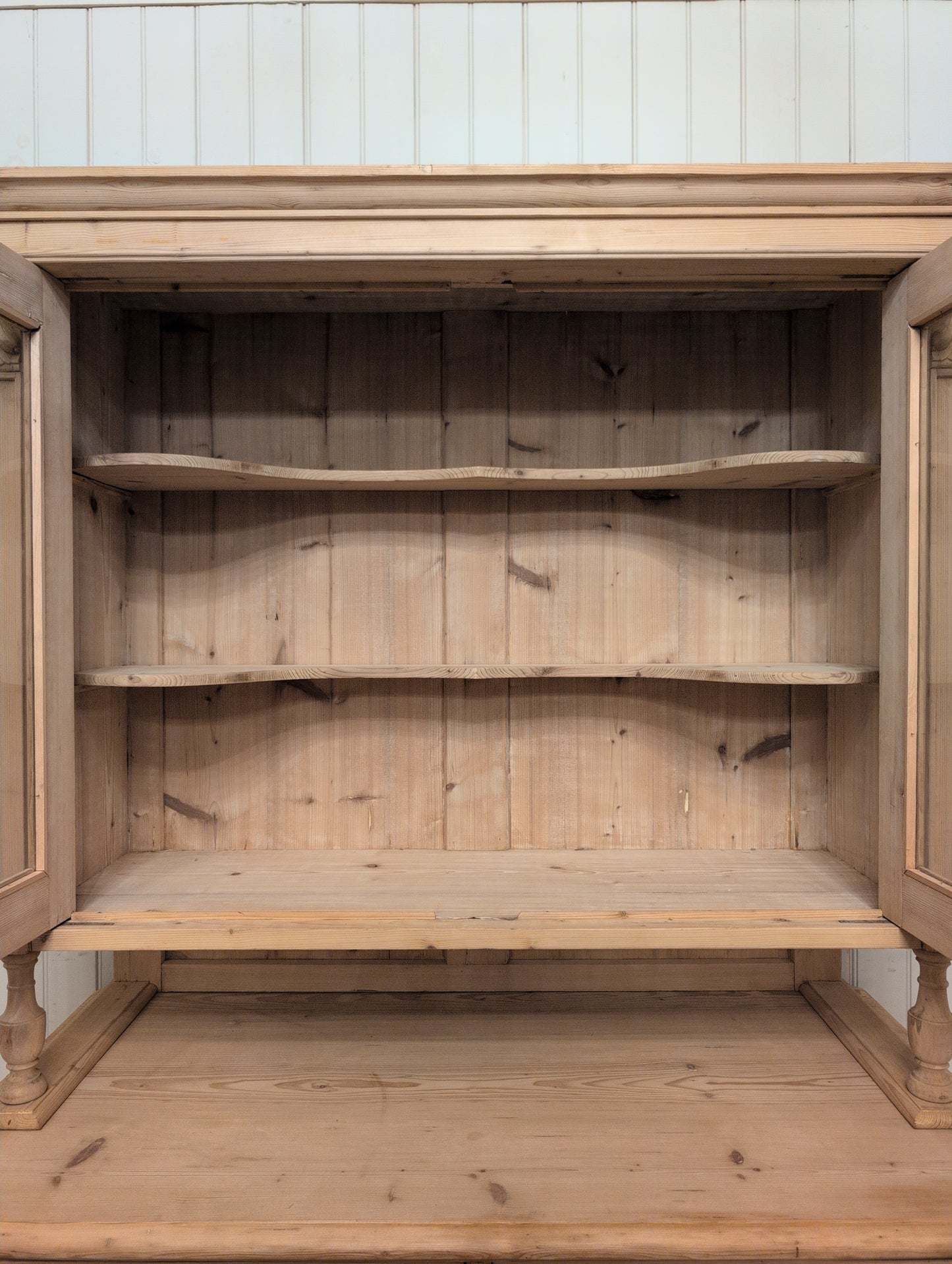 European Stripped Pine Hutch