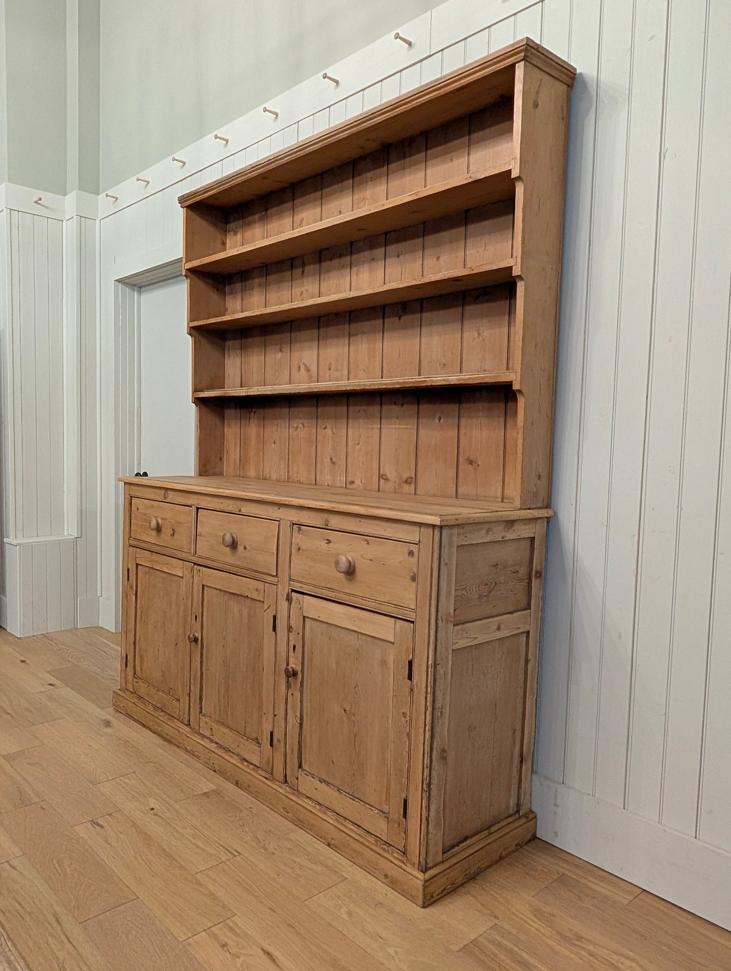 Graduated Shelving Pine Hutch