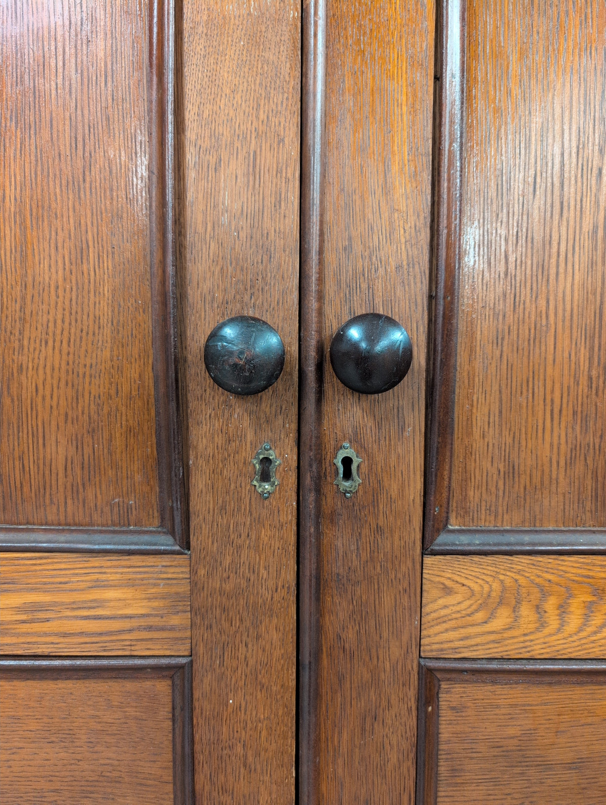 English Oak 2 Over 2 Linen Press