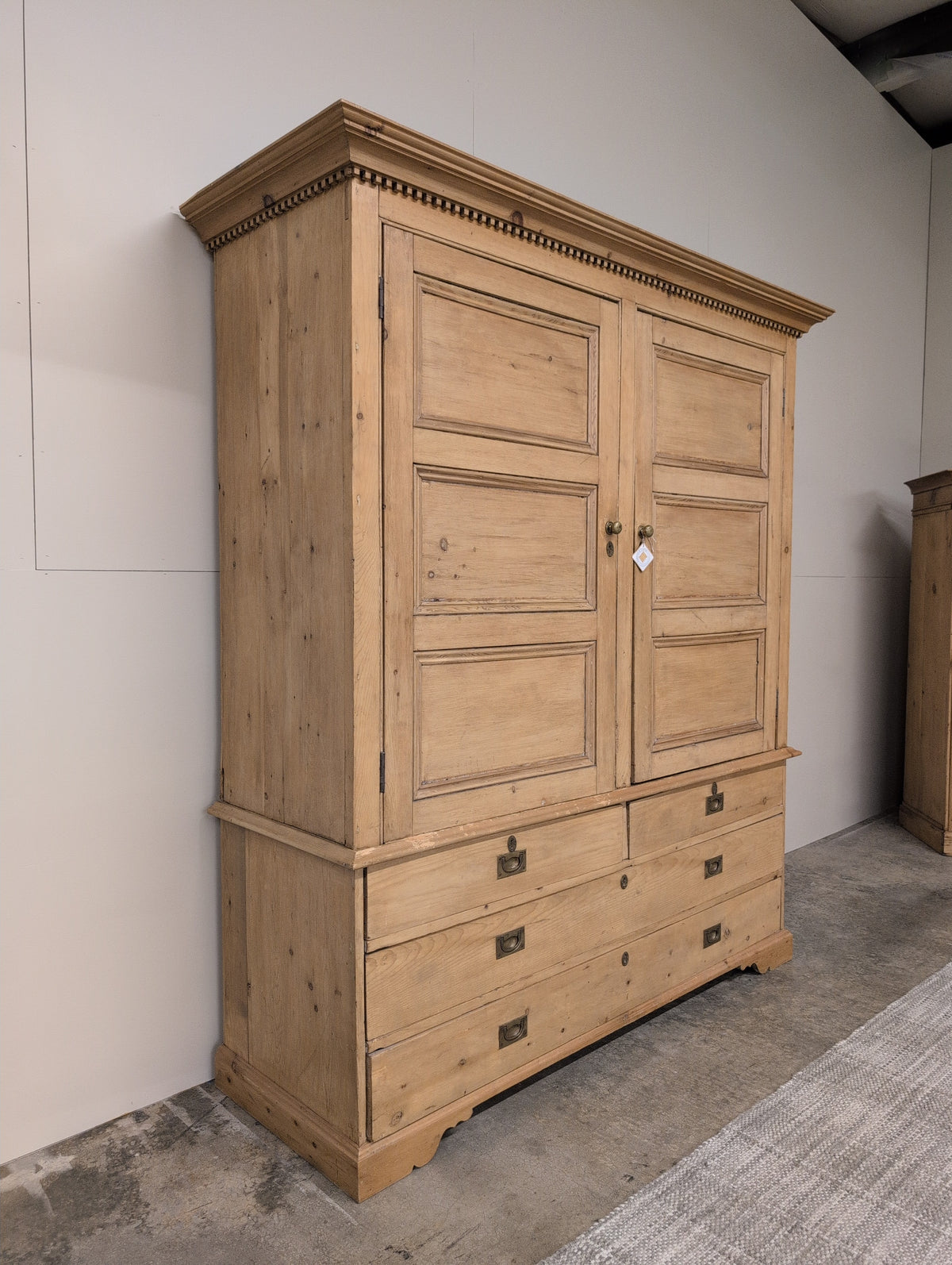 Grand Light Pine Linen Press