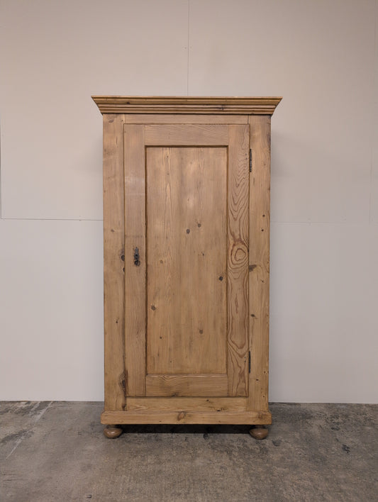 Single Door Wardrobe - Skeleton Key