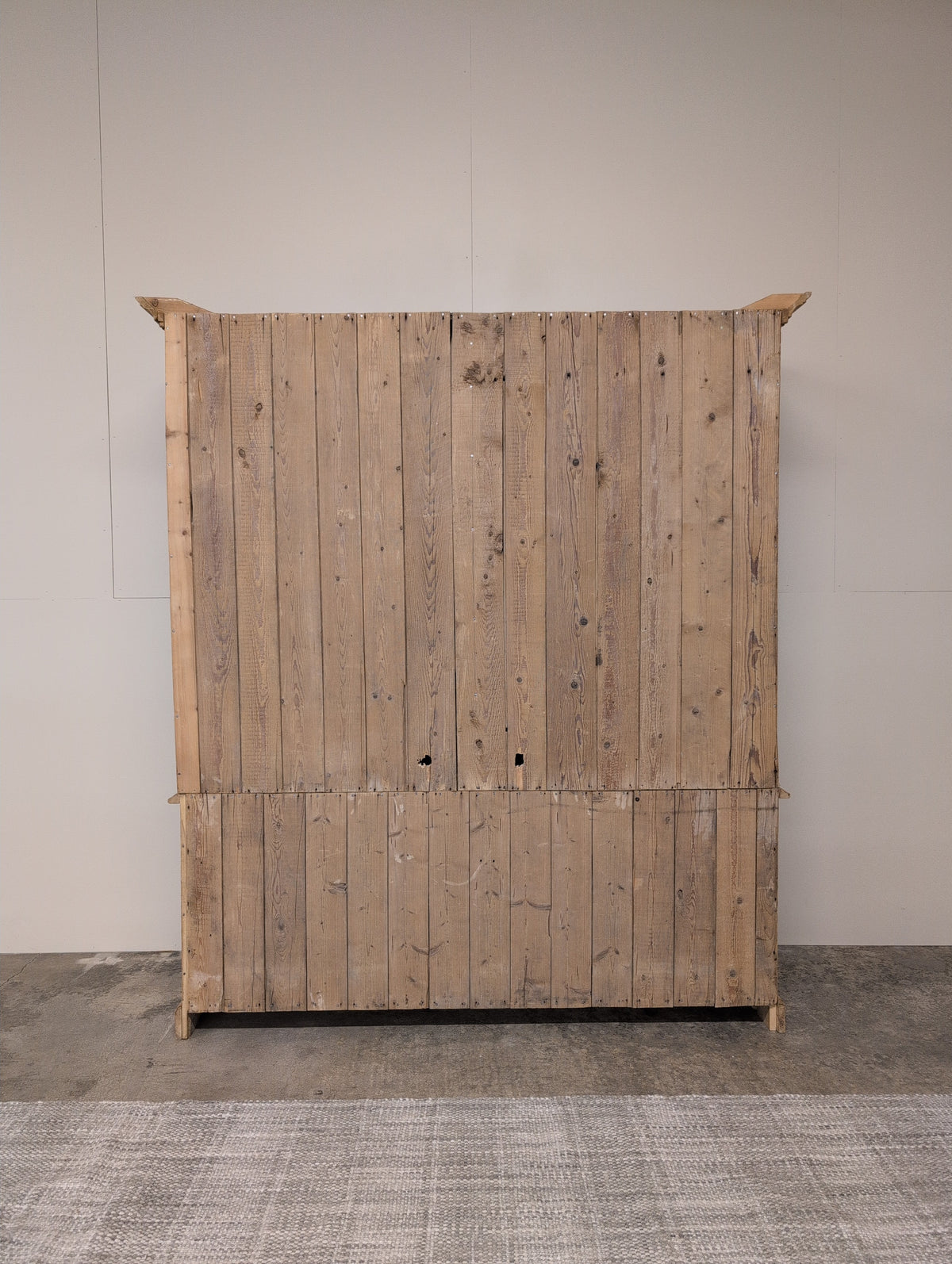 Grand Light Pine Linen Press