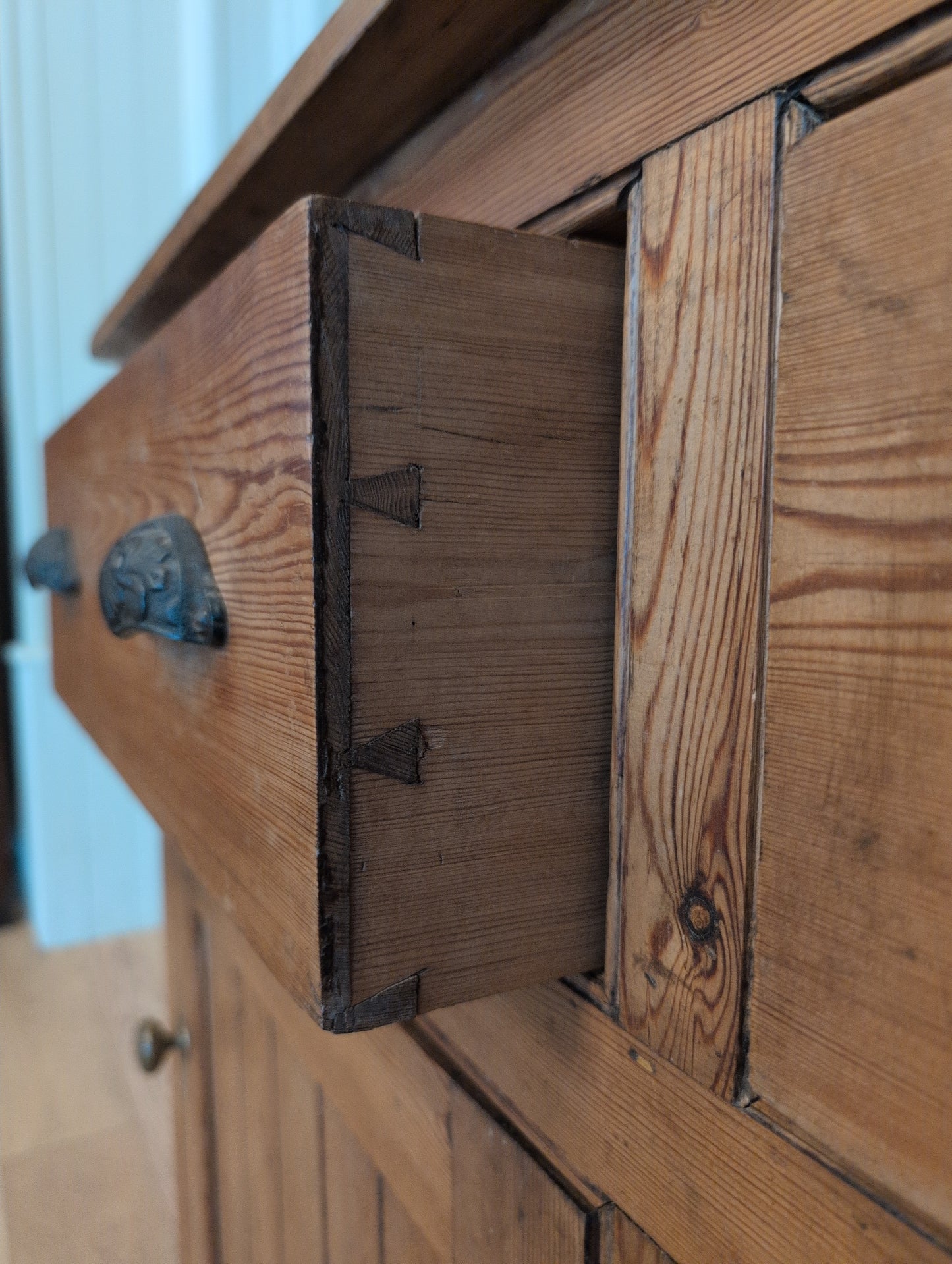 3 Over 3 Graduated Shelving Hutch