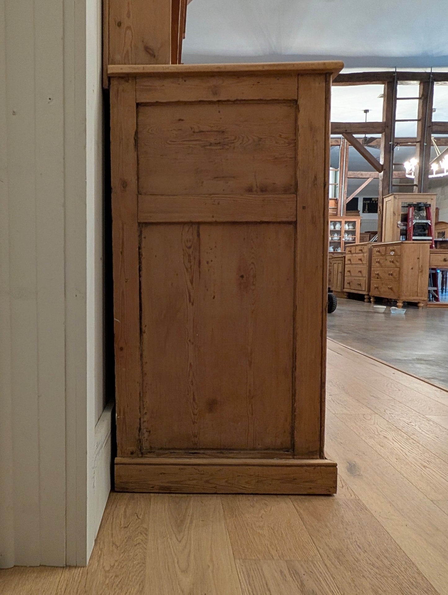 Graduated Shelving Pine Hutch