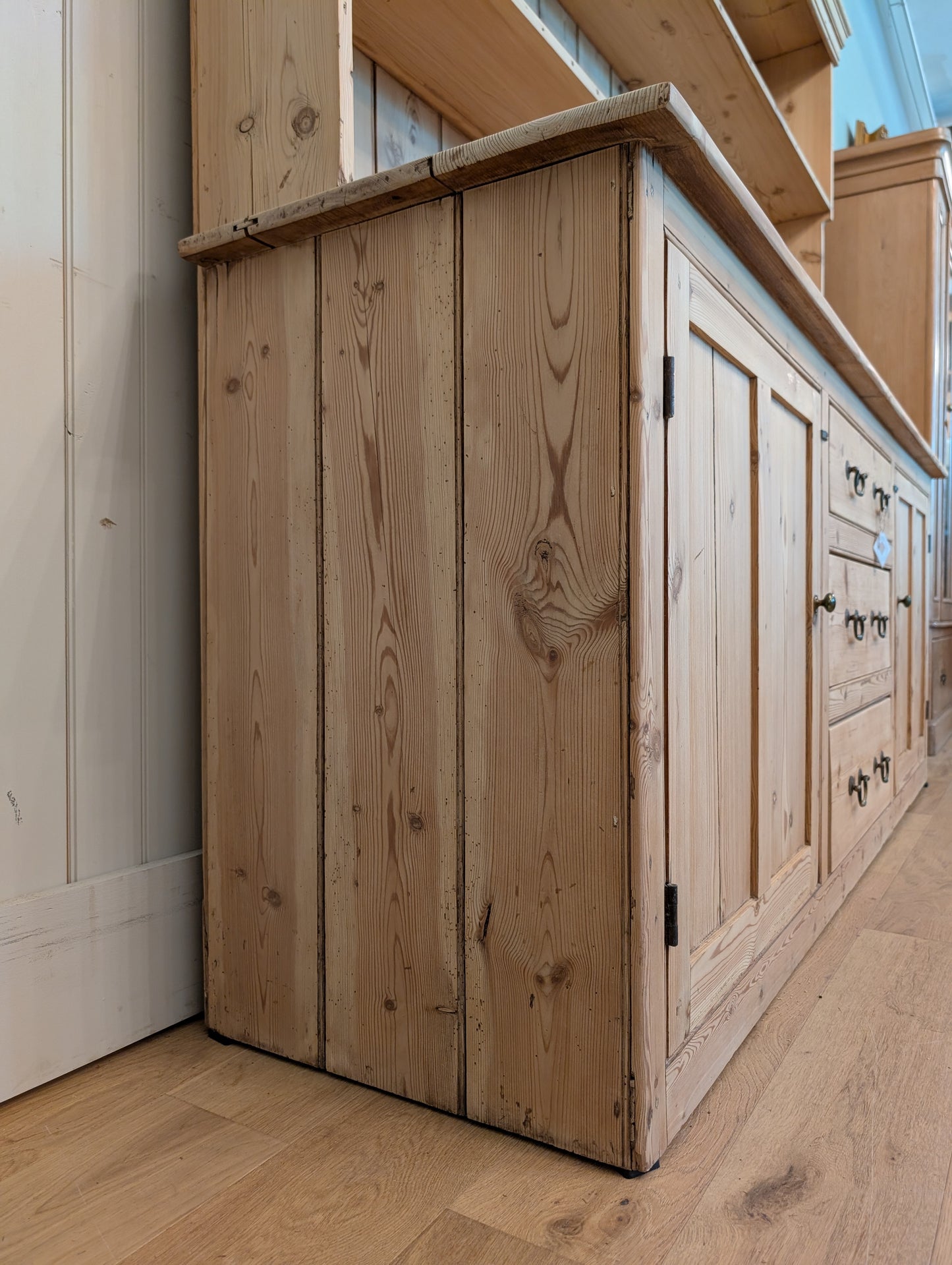 7ft+ Graduated Shelving Pine Hutch