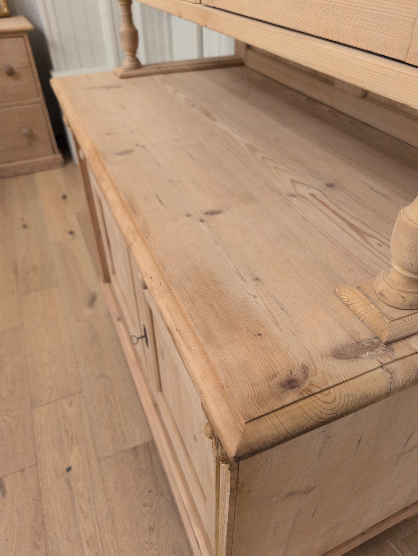 European Stripped Pine Hutch