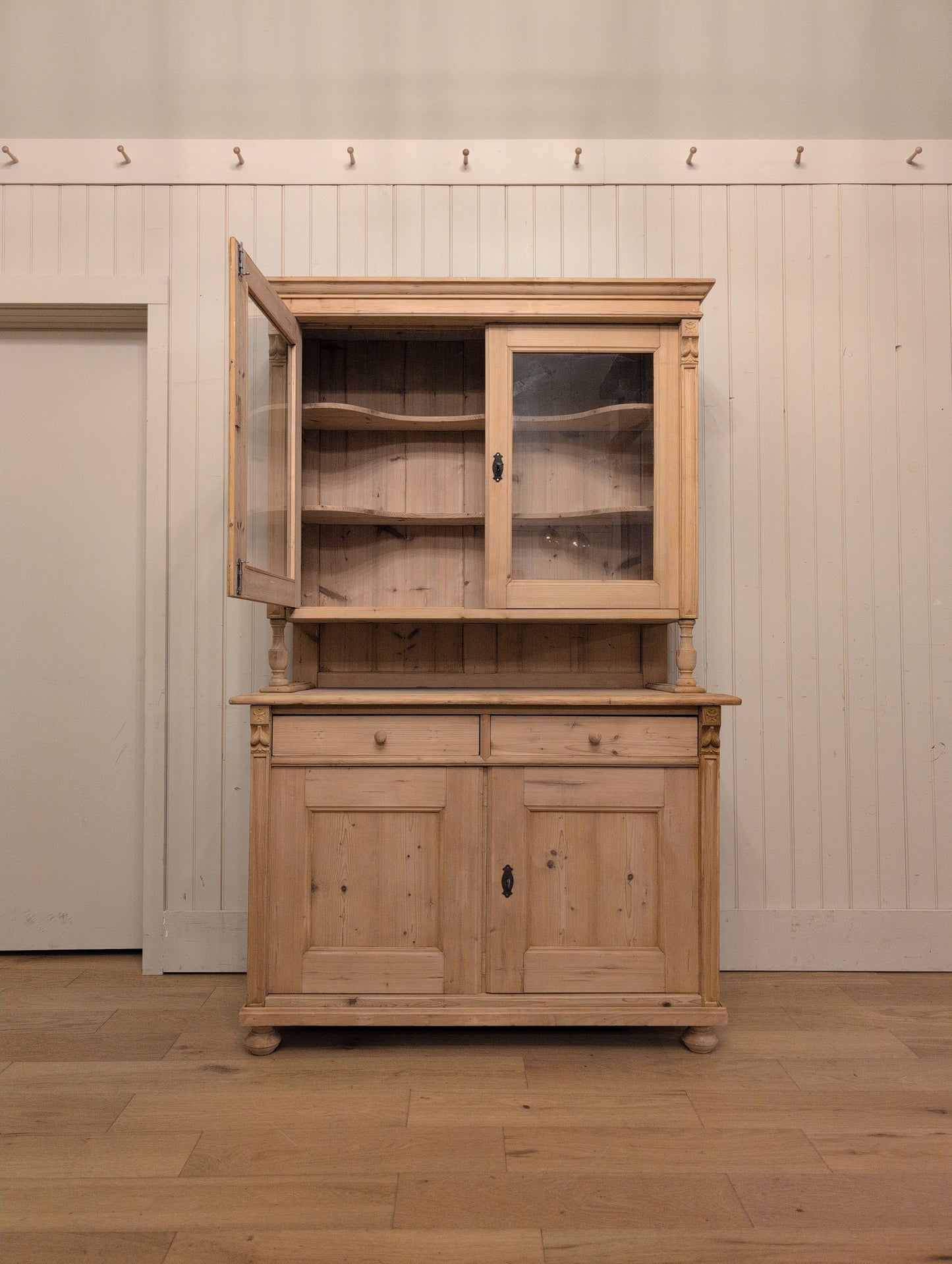European Stripped Pine Hutch