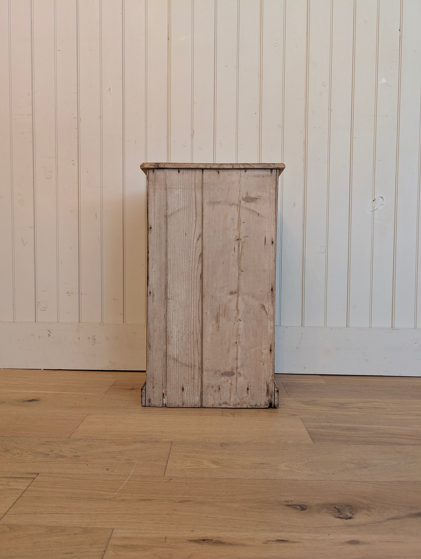 Arch Door Bedside Cupboard
