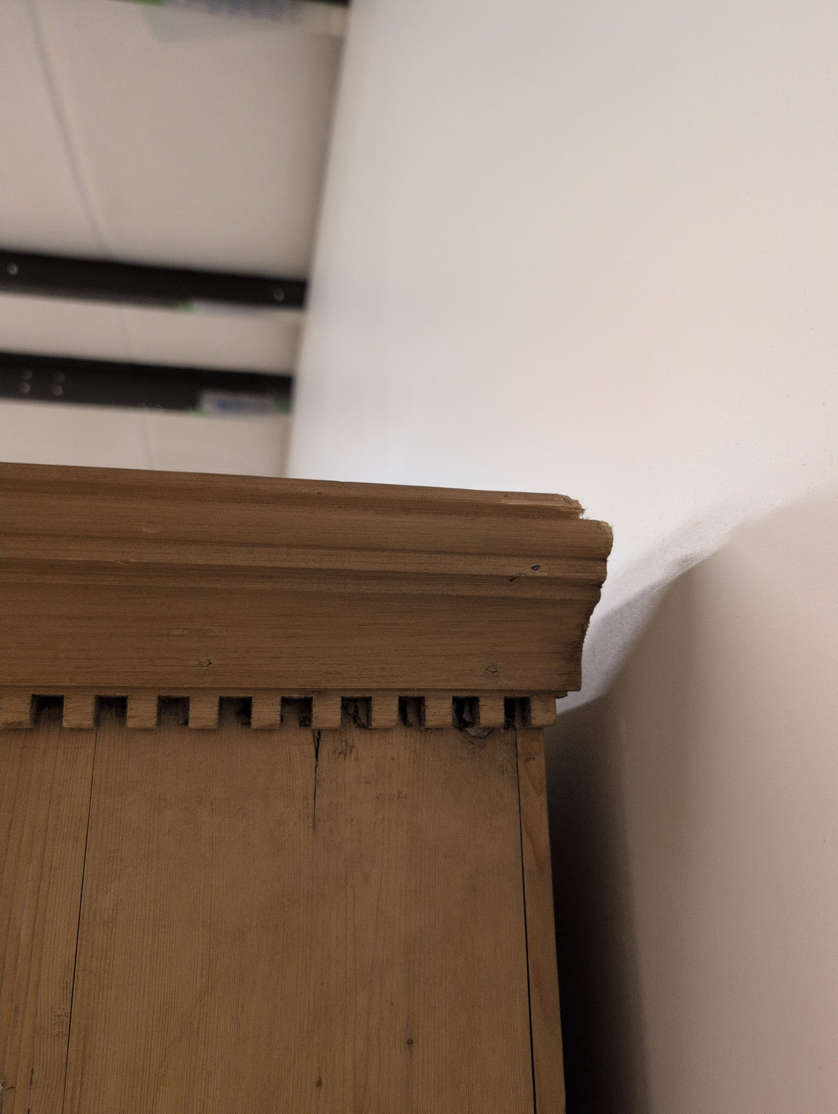 Grand Light Pine Linen Press