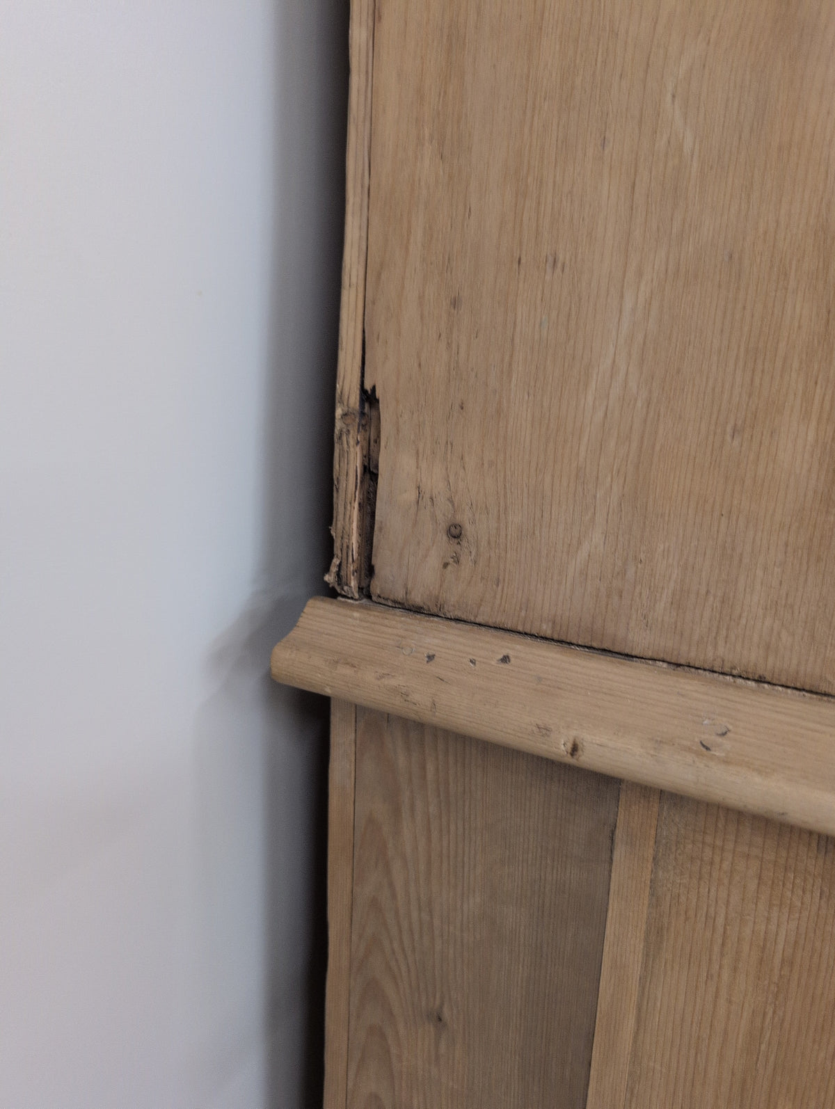Grand Light Pine Linen Press