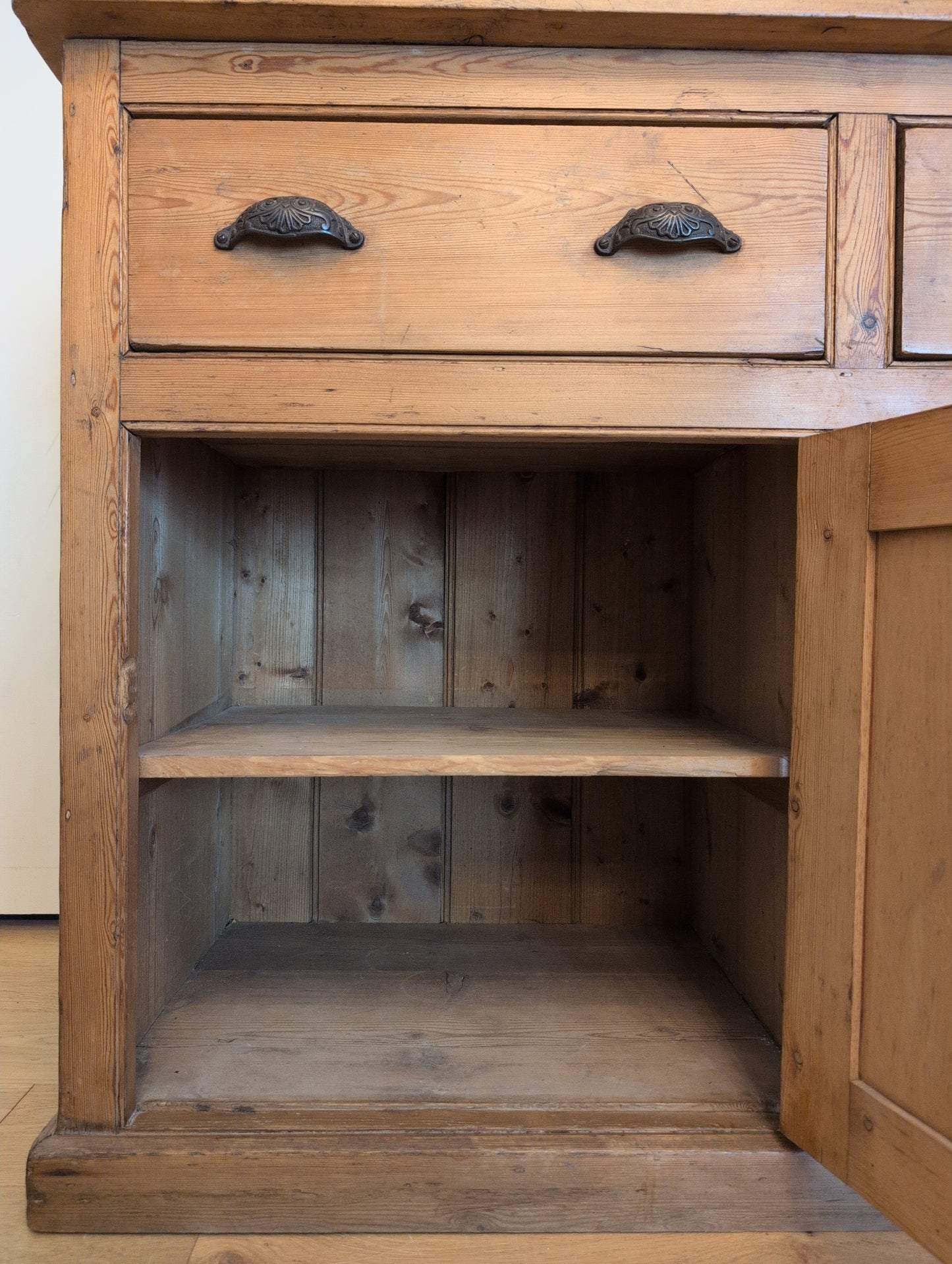 3 Over 3 Graduated Shelving Hutch