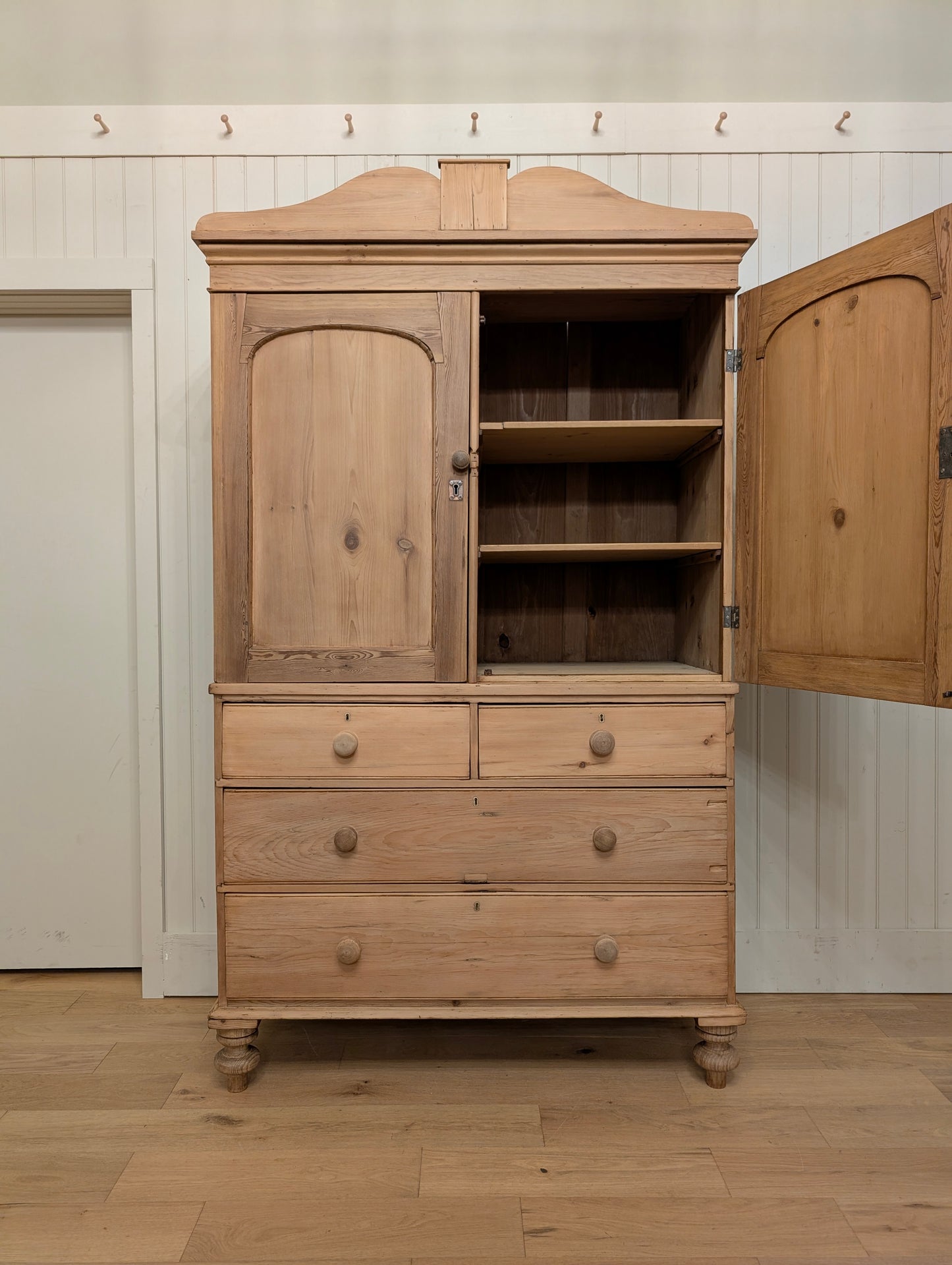 English Pine Linen Press