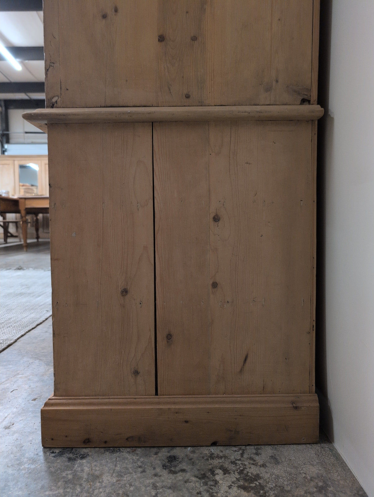 Grand Light Pine Linen Press