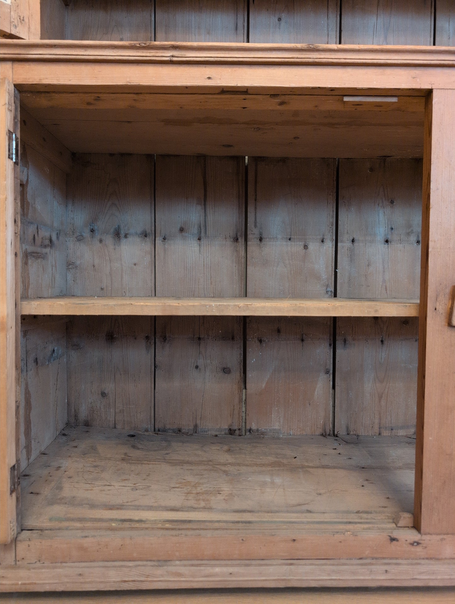 Glazed Double Arch Dresser