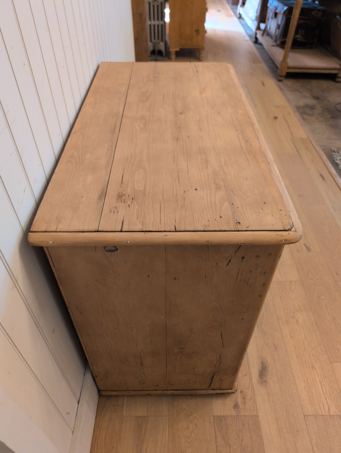 Stately 2 Over 3 Chest