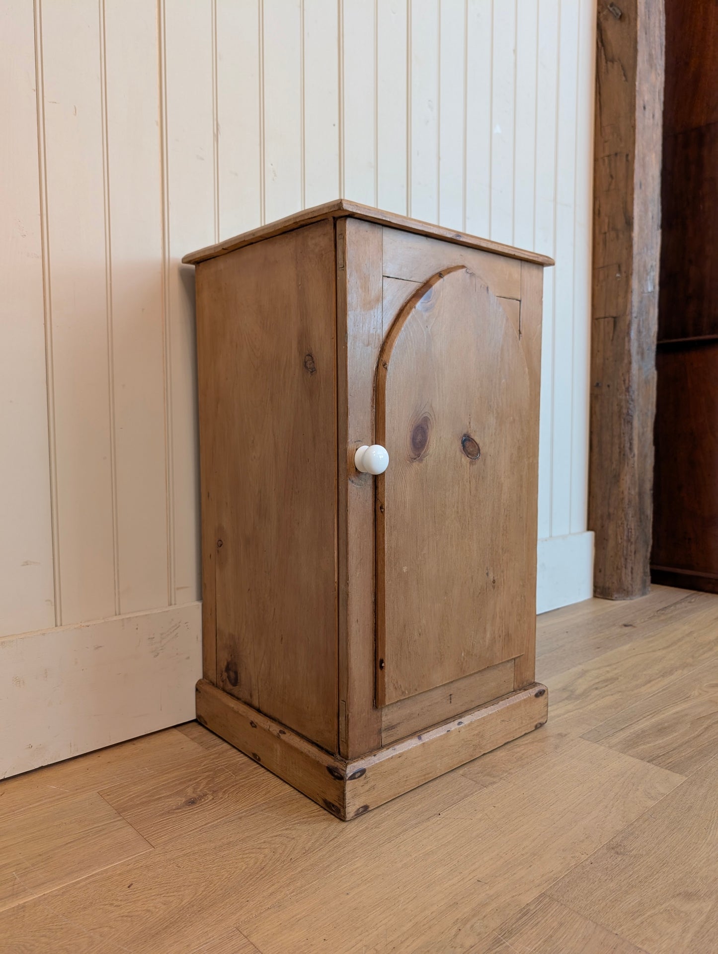Arch Door Bedside Cupboard