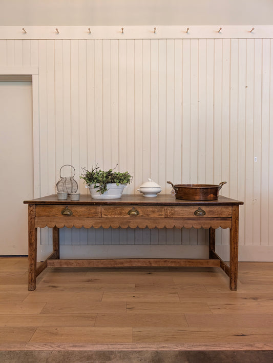 Scalloped Skirt Sycamore Table