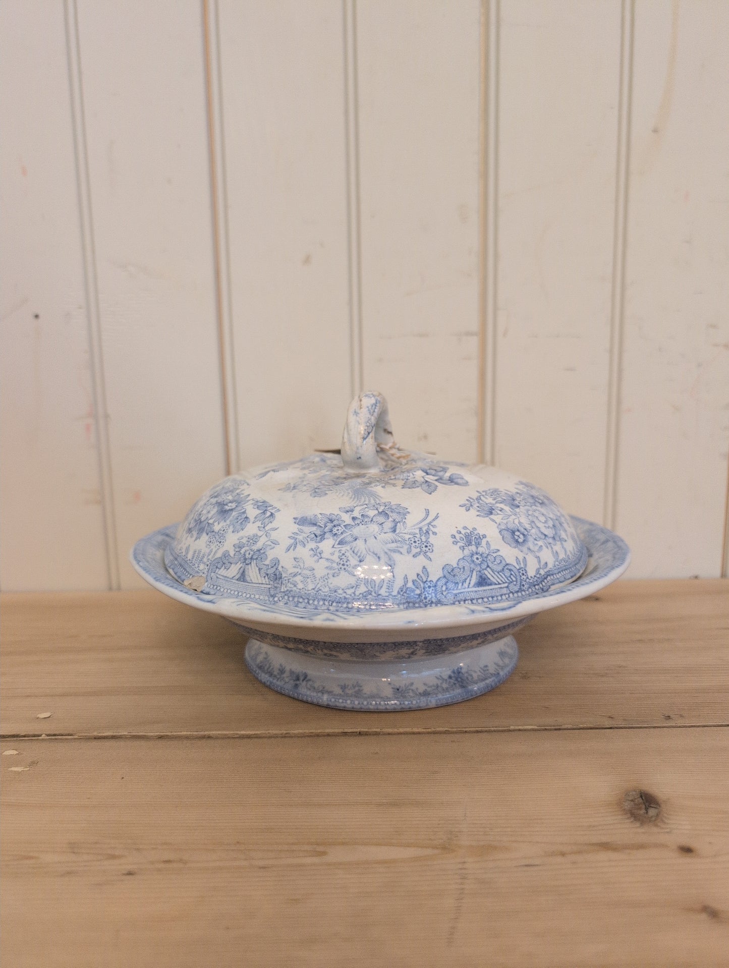Asiatic Pheasant Round Tureen with Lid