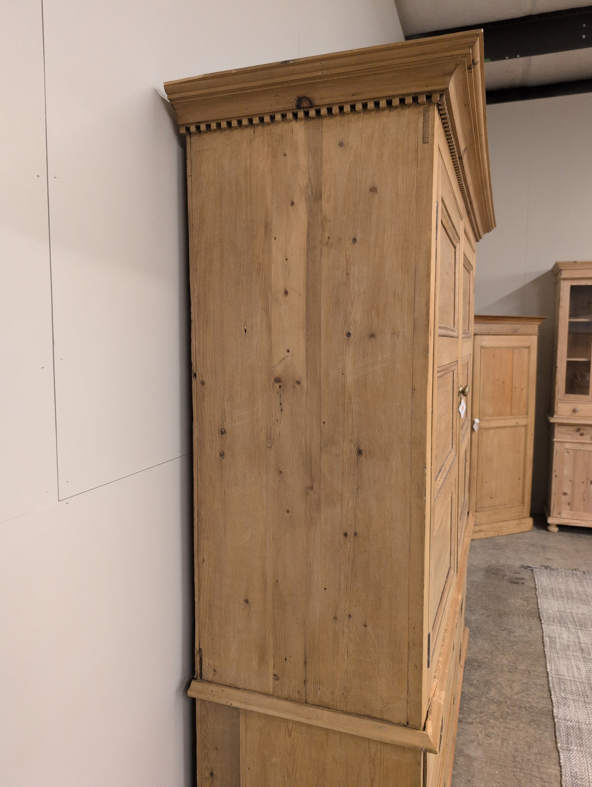 Grand Light Pine Linen Press