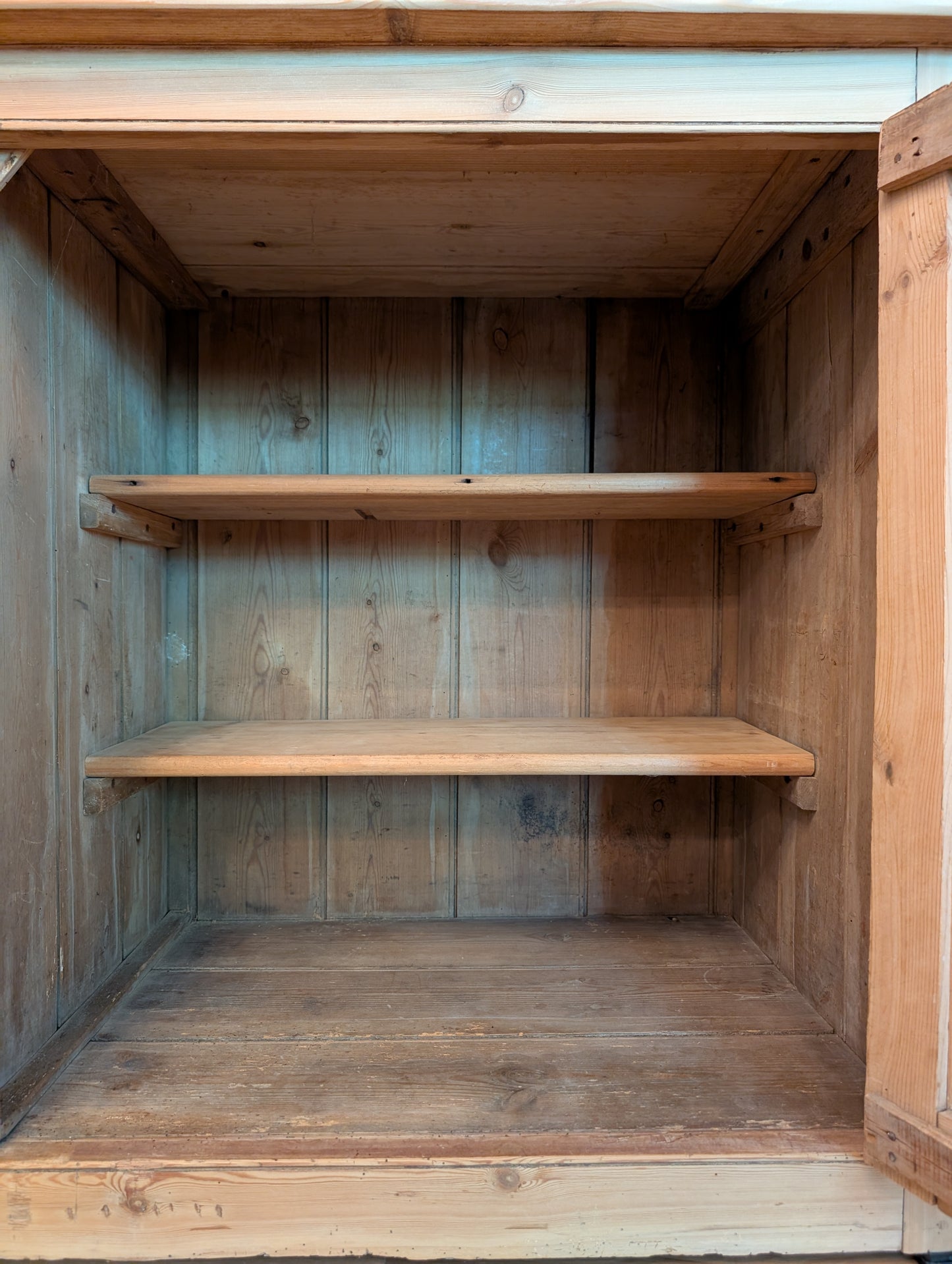 7ft+ Graduated Shelving Pine Hutch