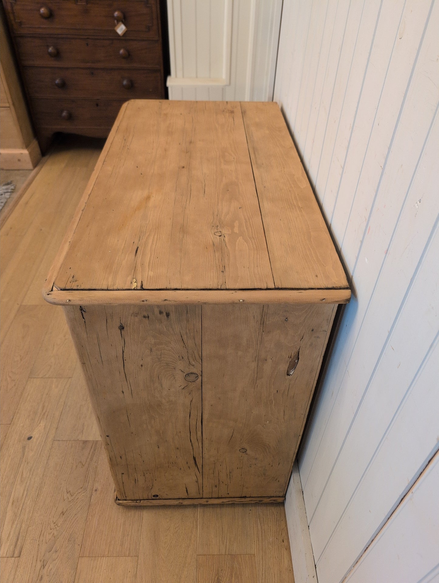 Stately 2 Over 3 Chest