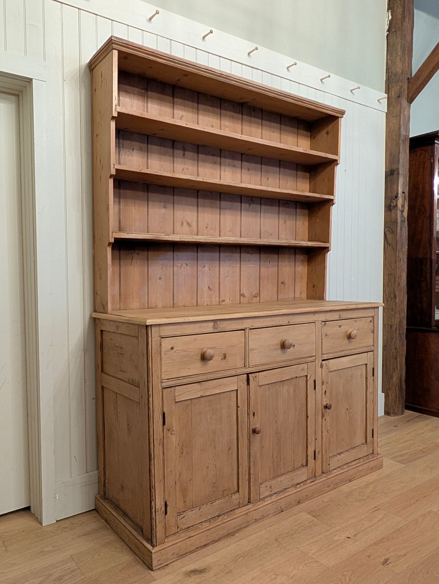Graduated Shelving Pine Hutch