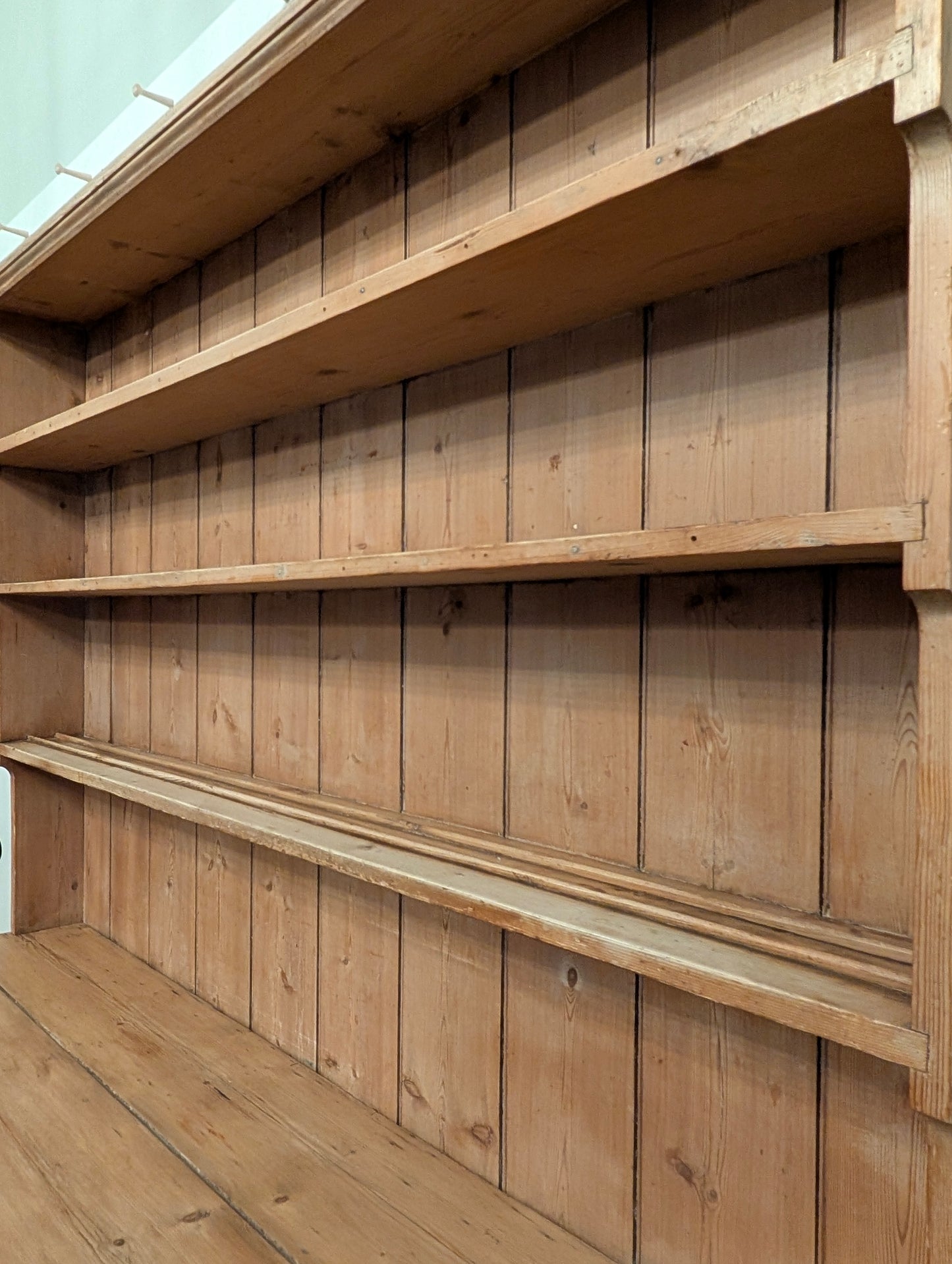 Graduated Shelving Pine Hutch