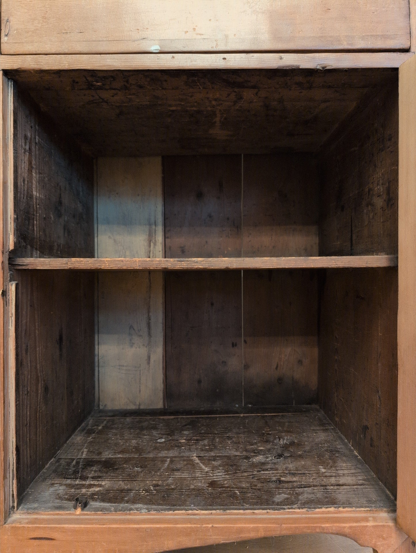 Georgian Pine Linen Press