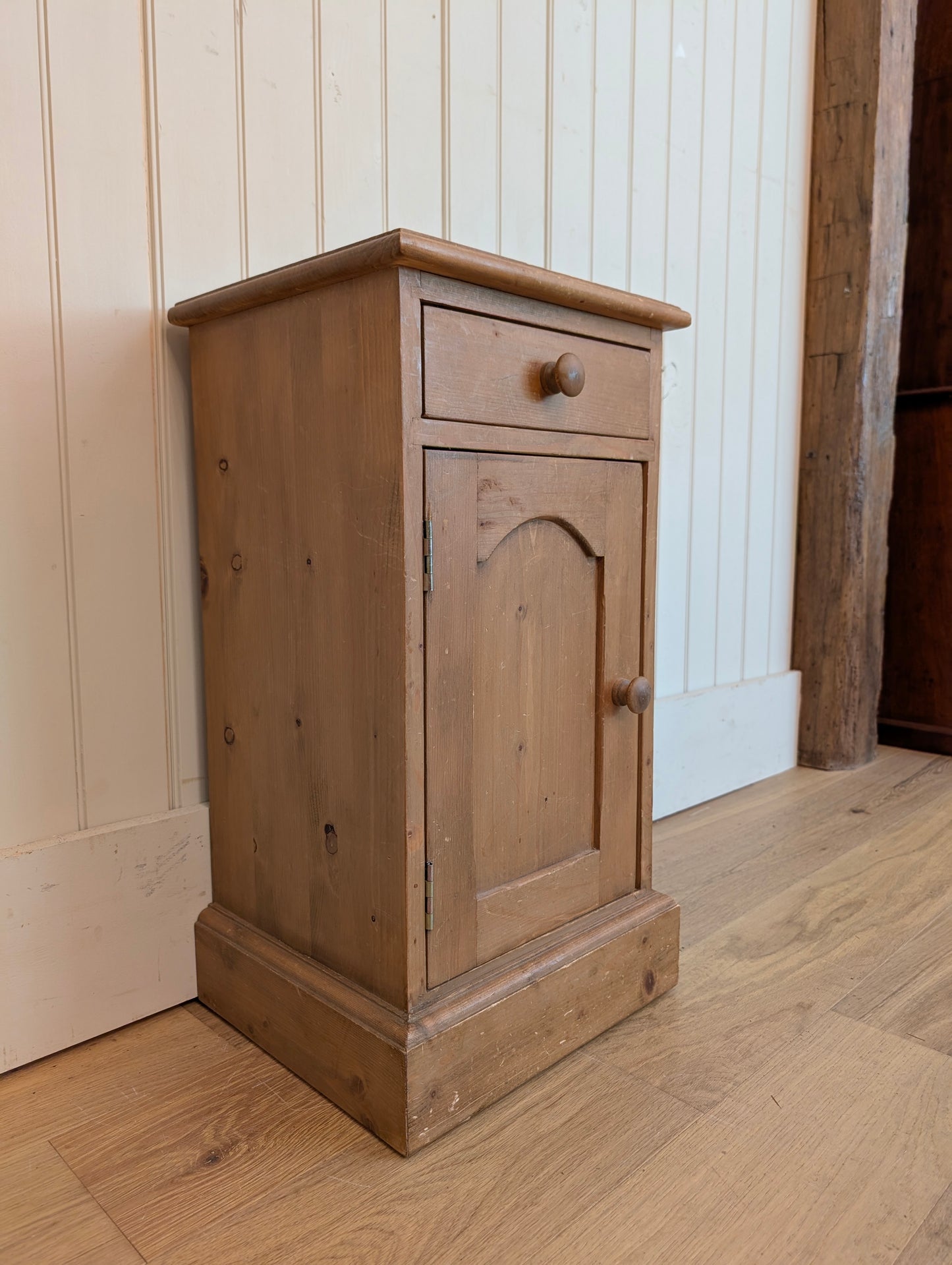 Single Door & Drawer Bedside Cupboard