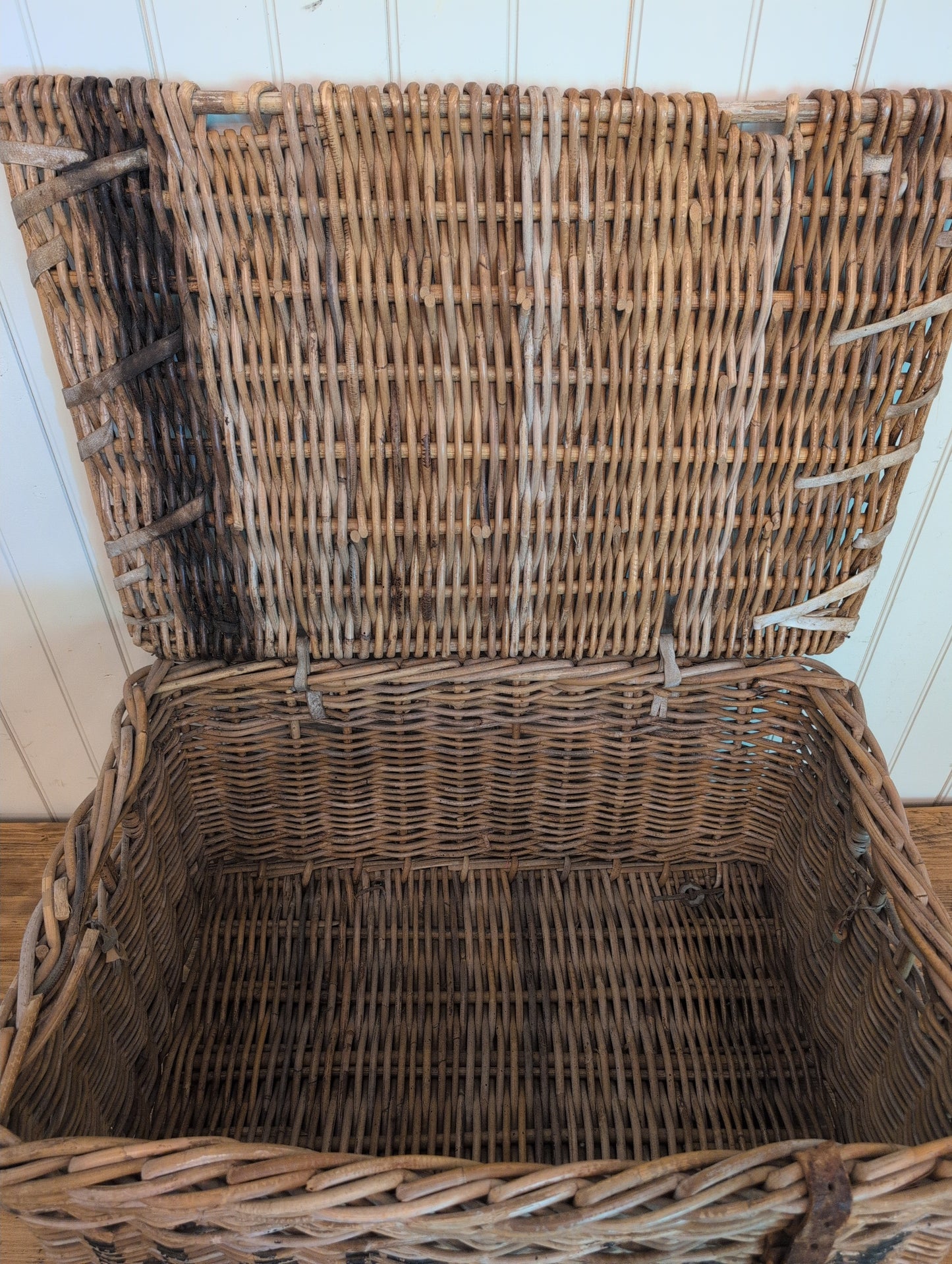 English Laundry Basket Harrow