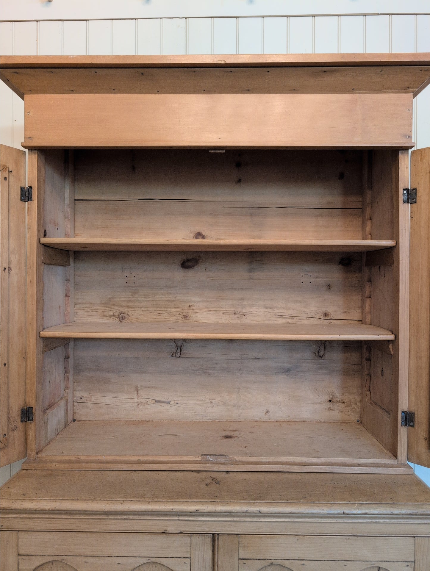 Glazed Arch Door Pine Hutch