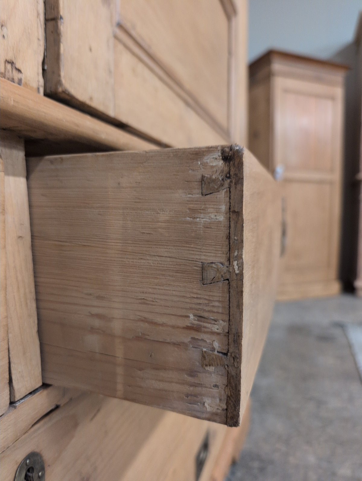 Grand Light Pine Linen Press