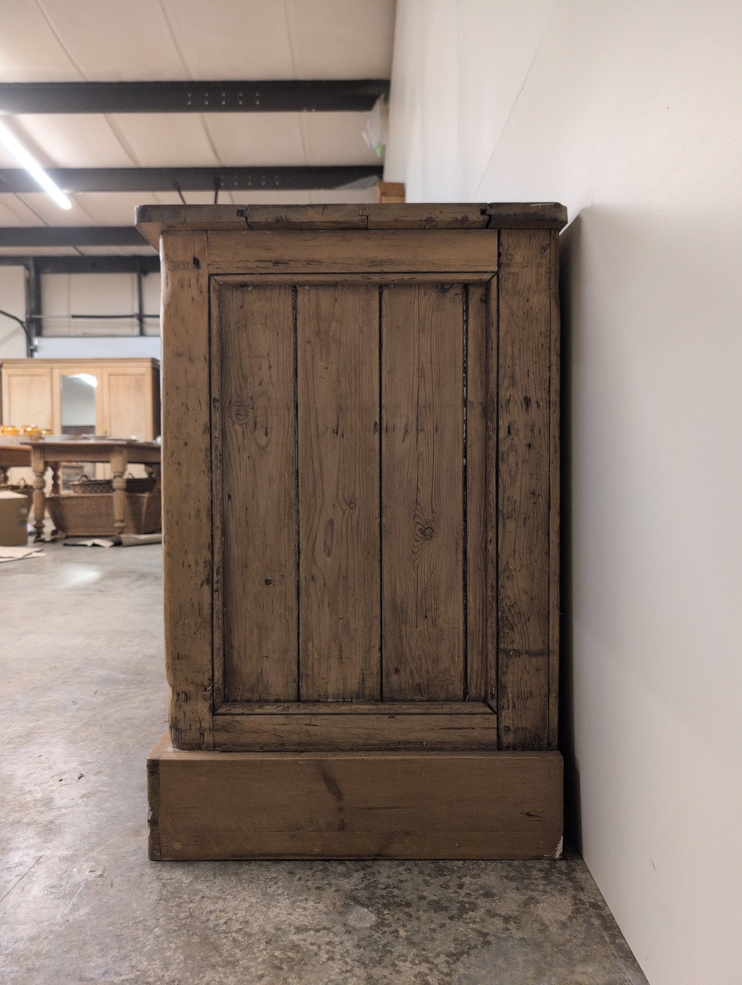 Scalloped Door 8ft Sideboard