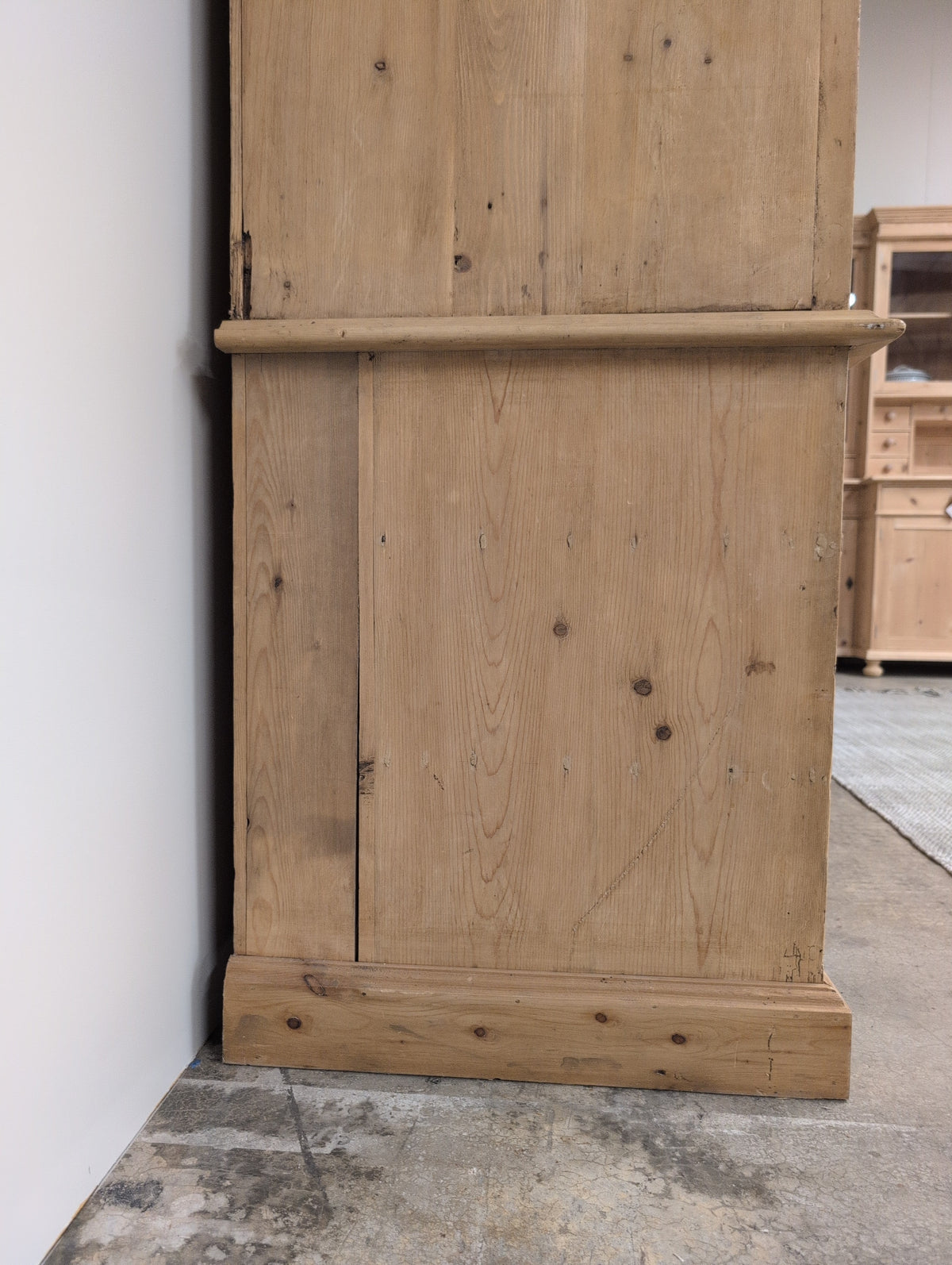 Grand Light Pine Linen Press