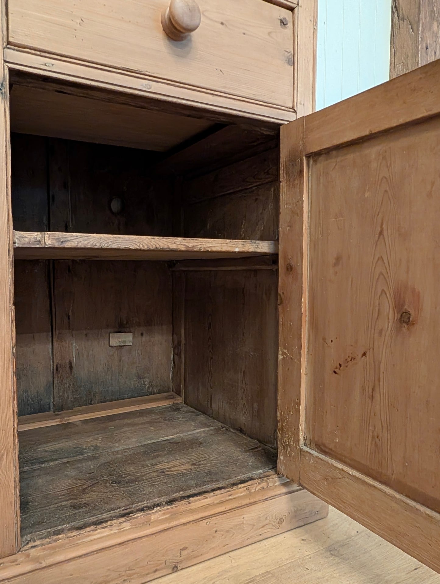 Graduated Shelving Pine Hutch