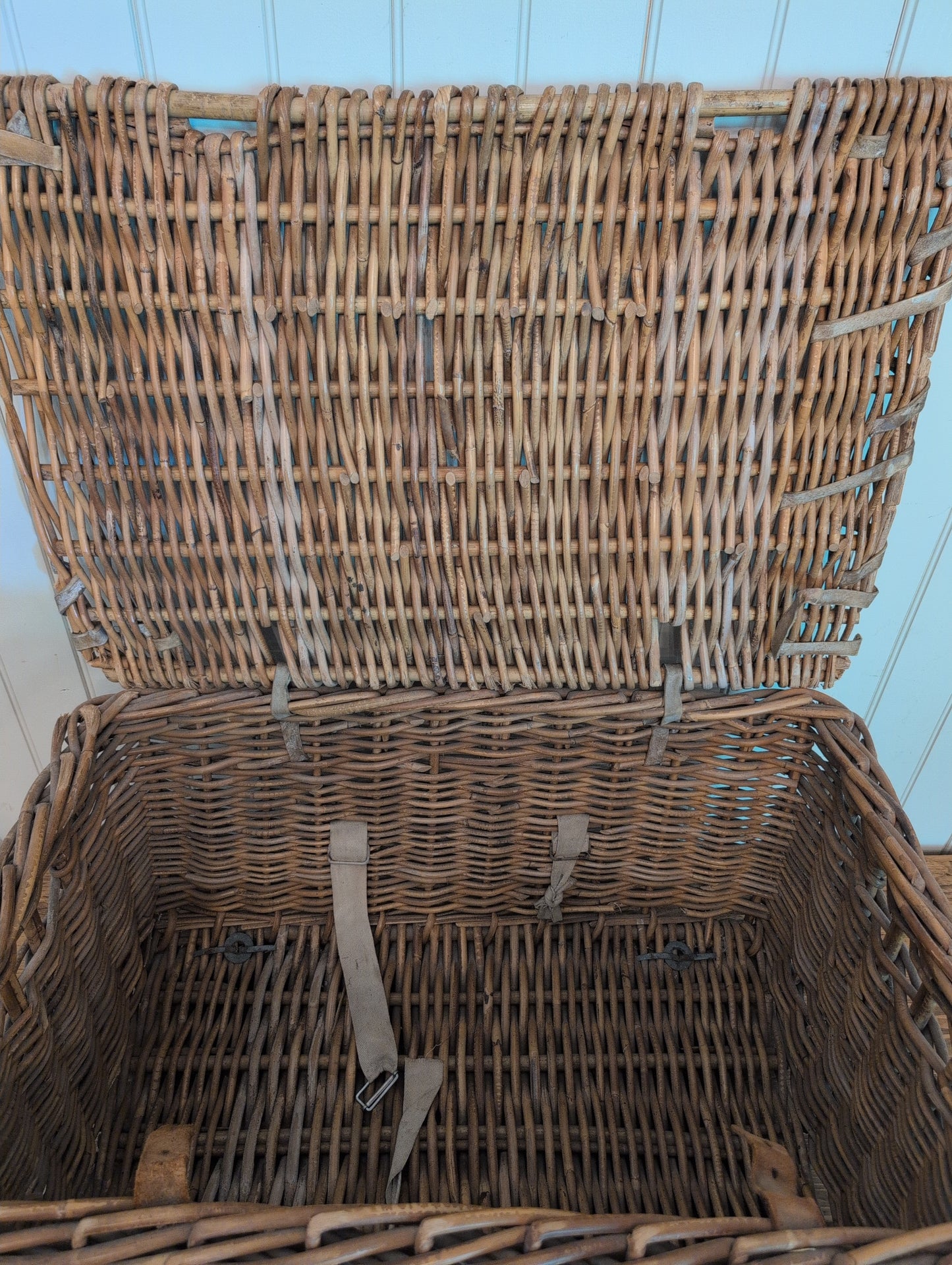 English Laundry Basket Blue Dragon