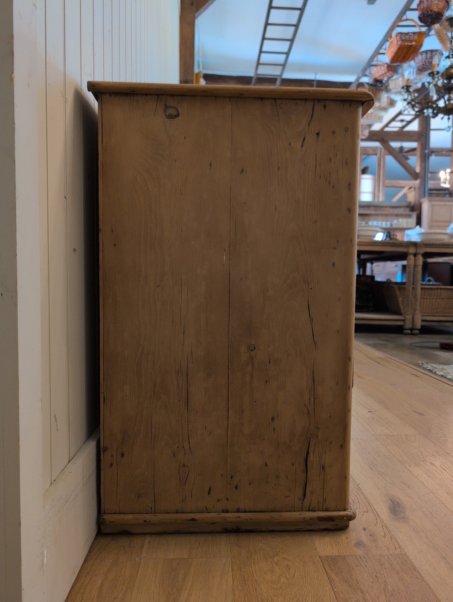 Stately 2 Over 3 Chest