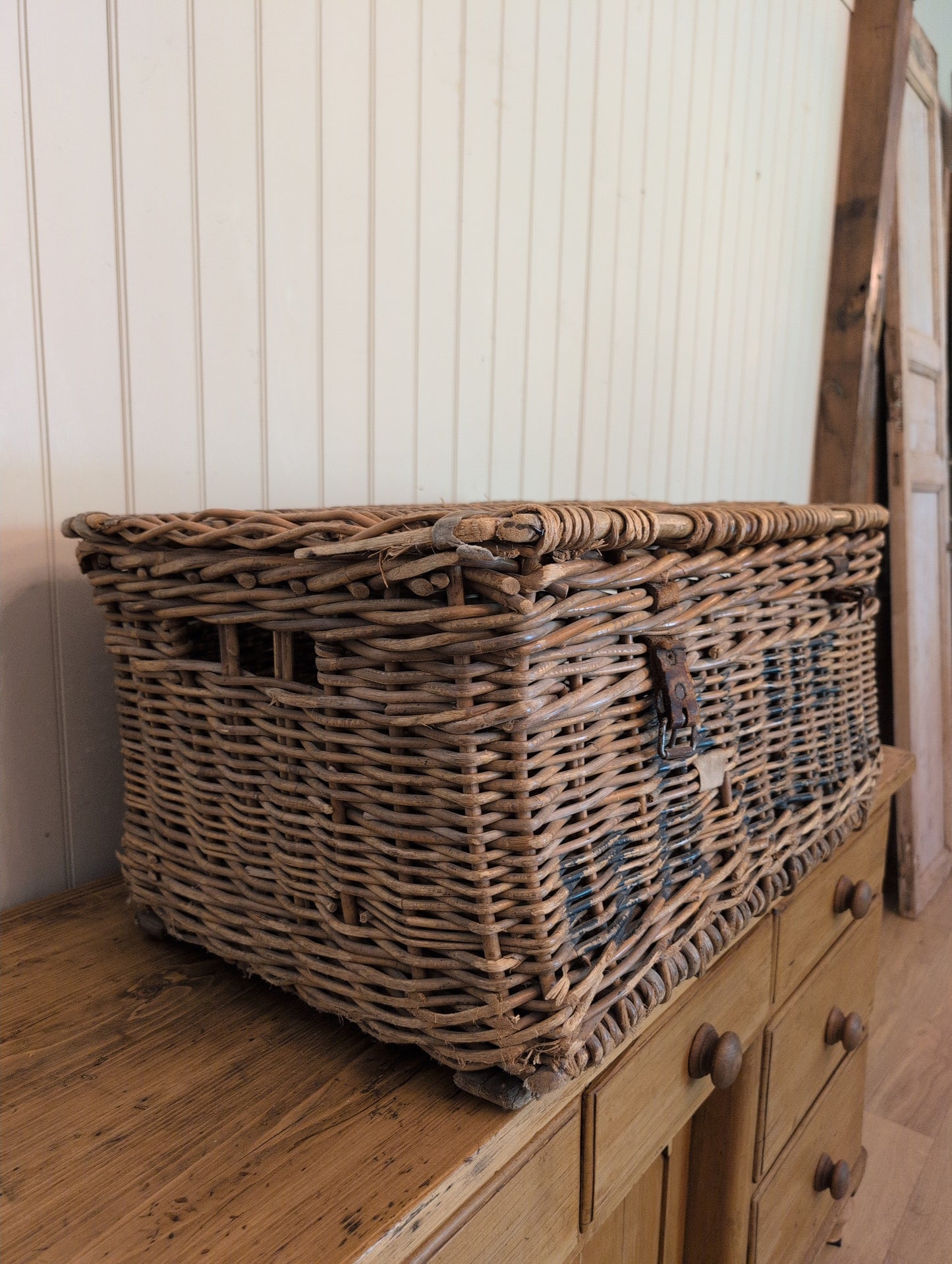 English Laundry Basket Blue Dragon