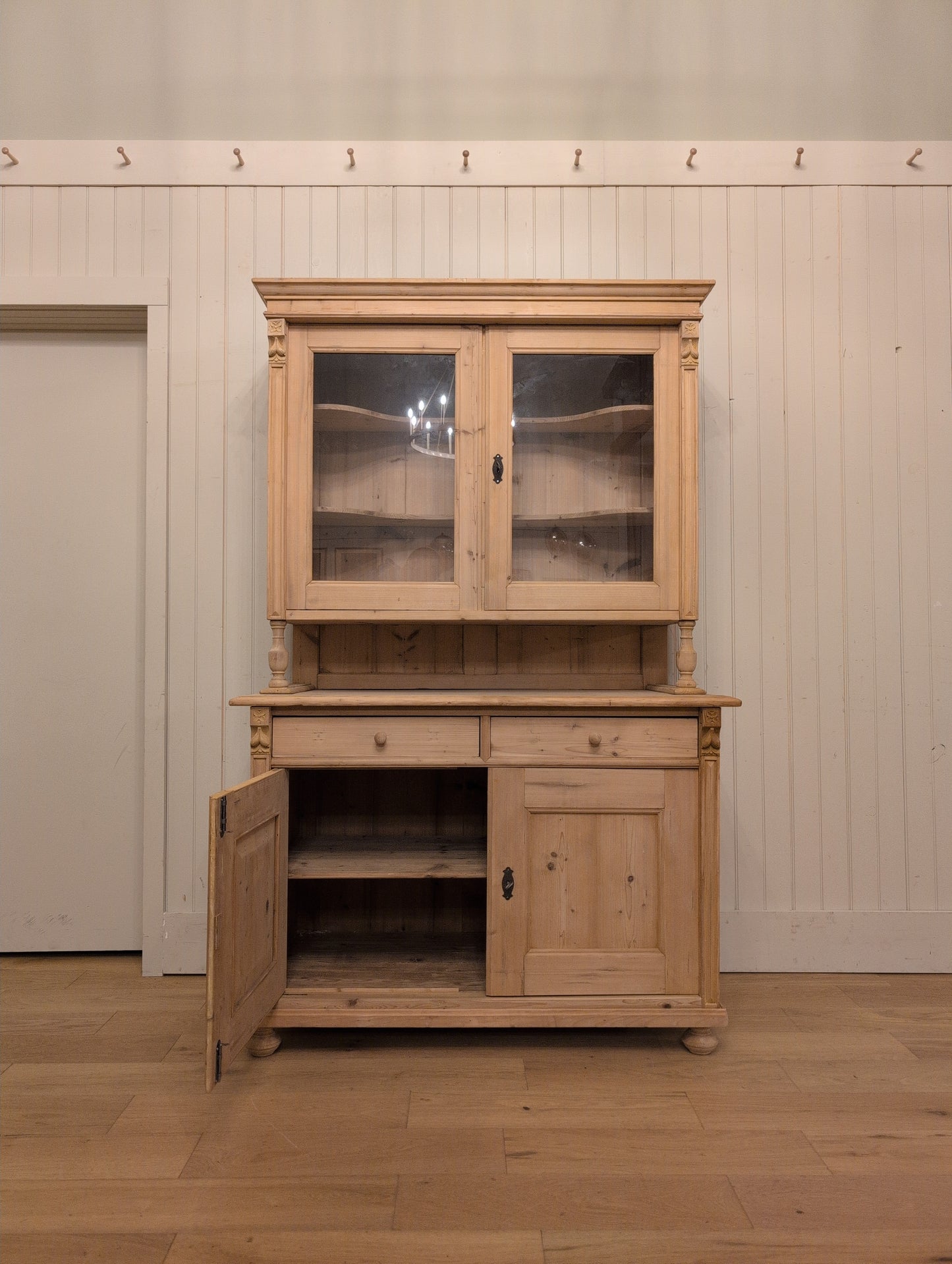 European Stripped Pine Hutch