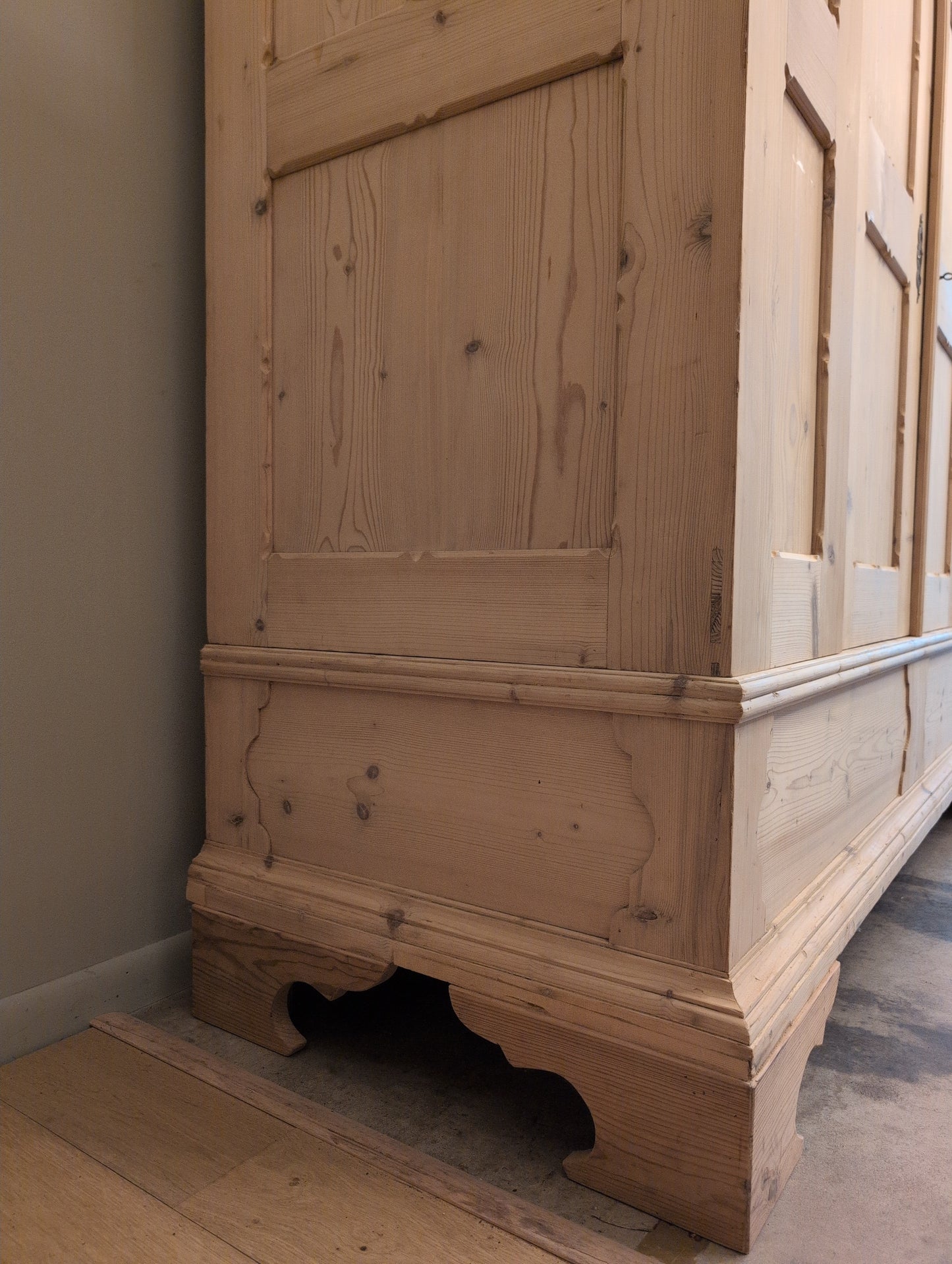Grand Stripped Pine German Wardrobe