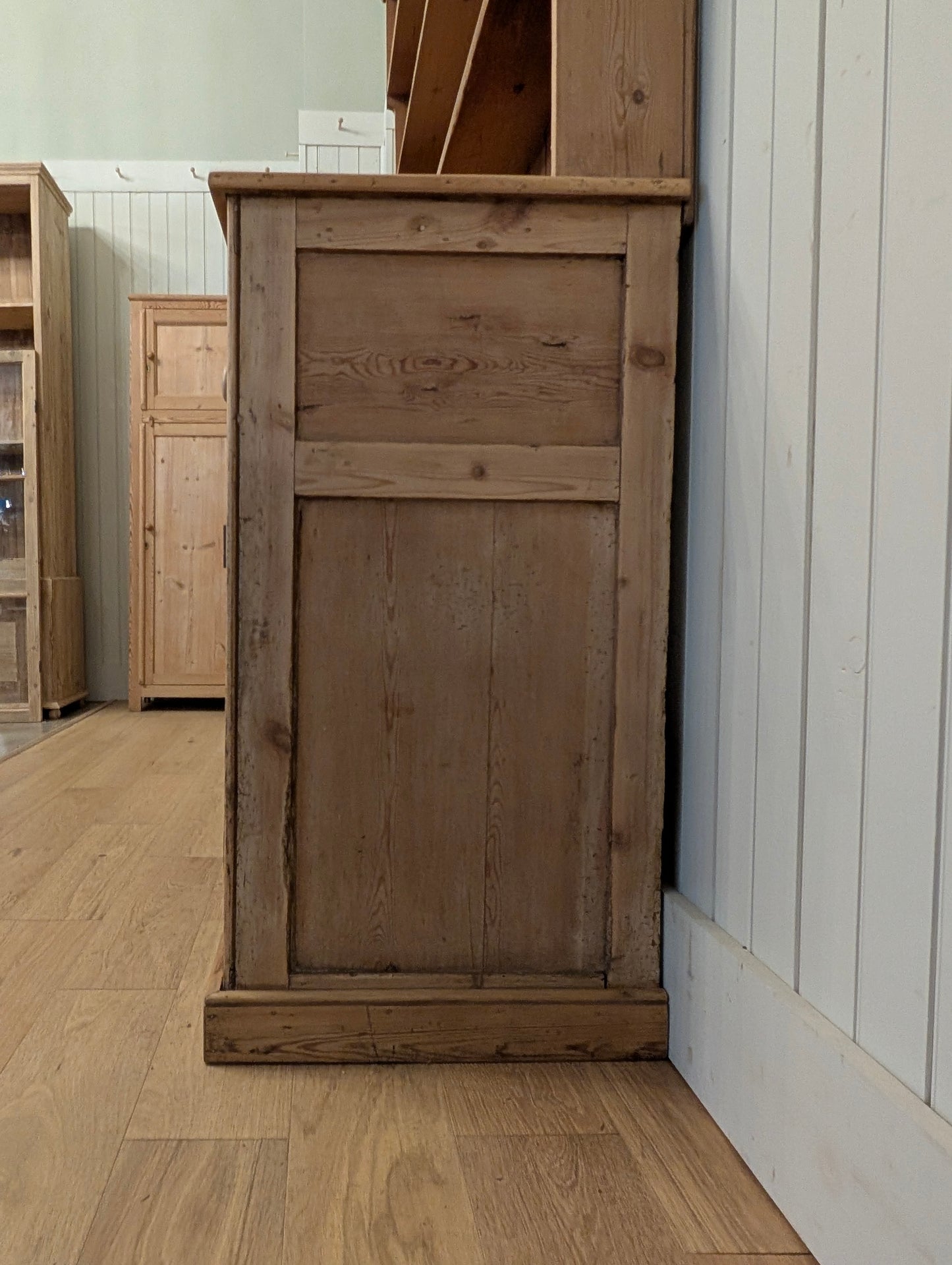 Graduated Shelving Pine Hutch