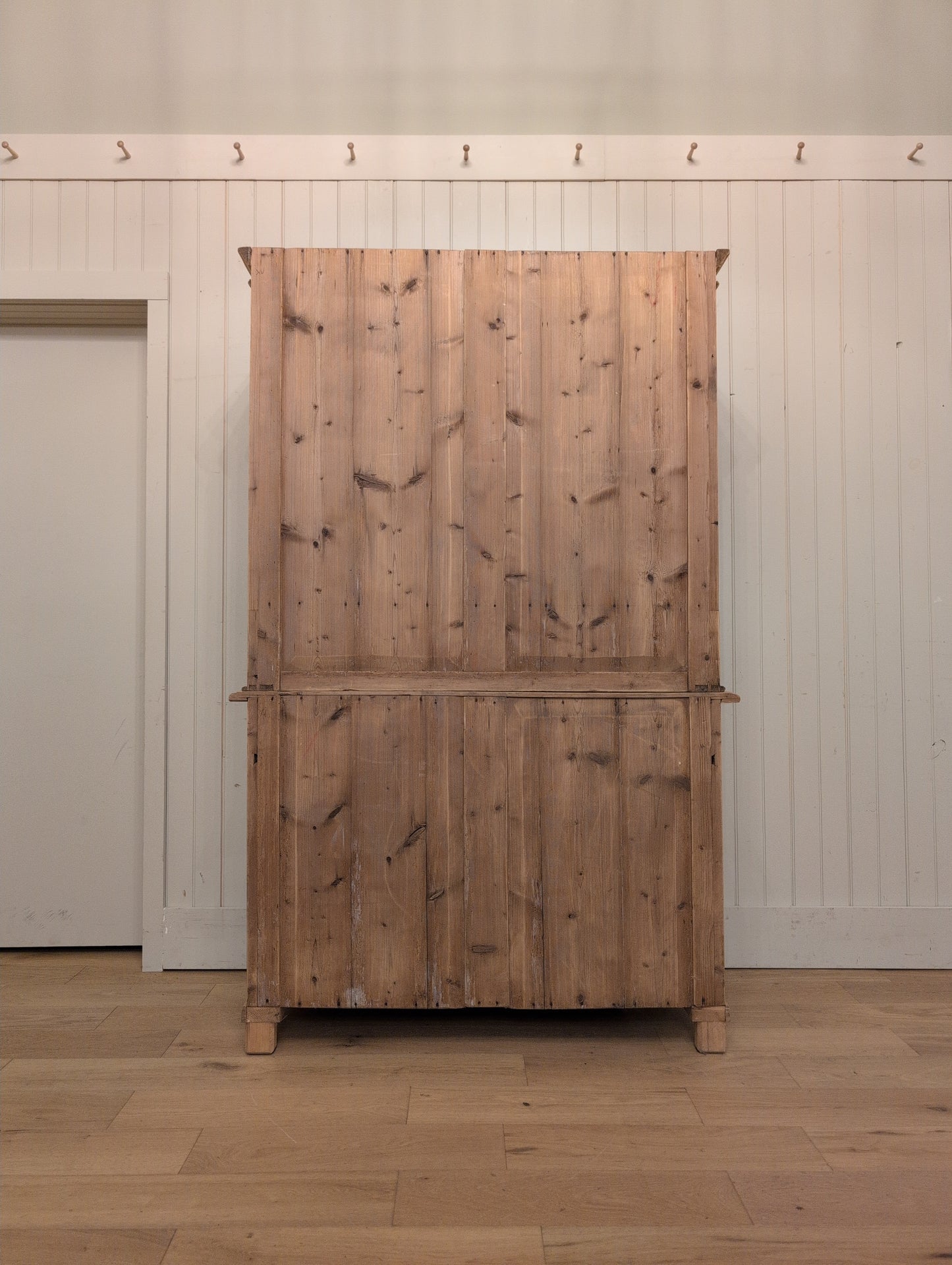 European Stripped Pine Hutch