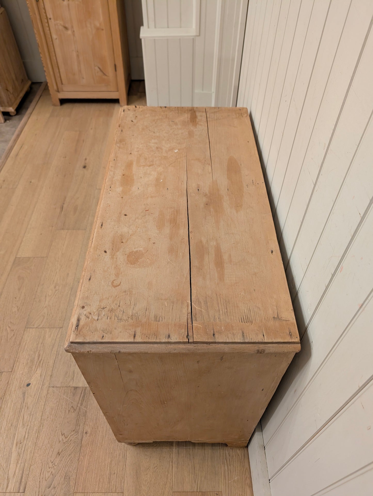 Stout Pine 2 Over 2 Chest