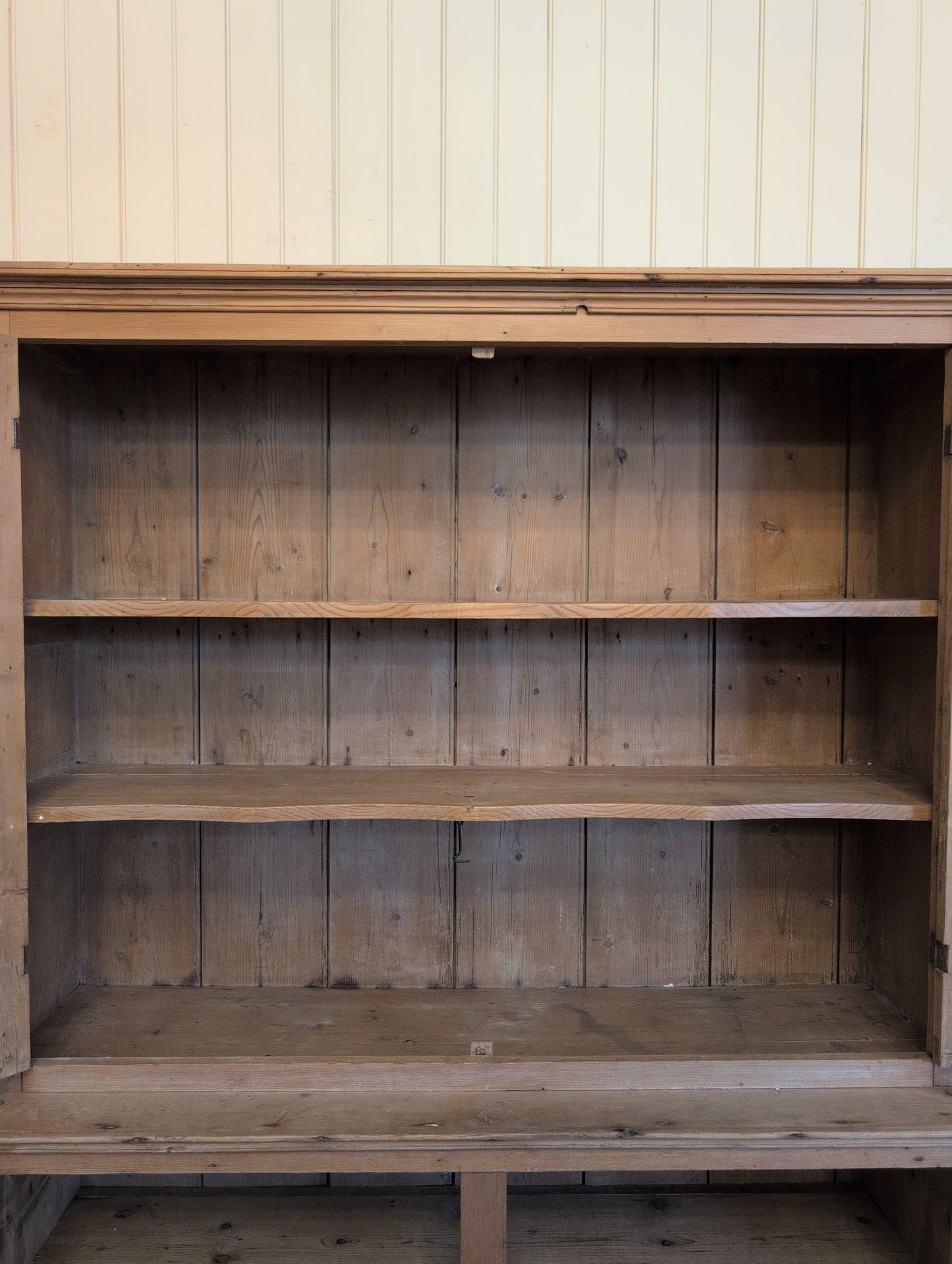 Glazed Double Arch Dresser