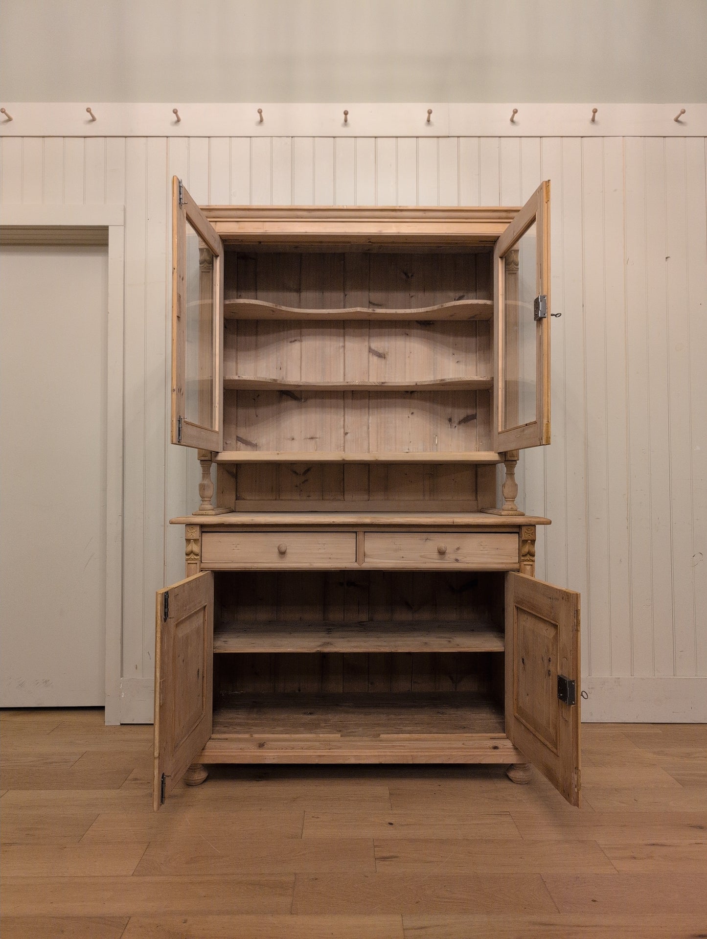 European Stripped Pine Hutch