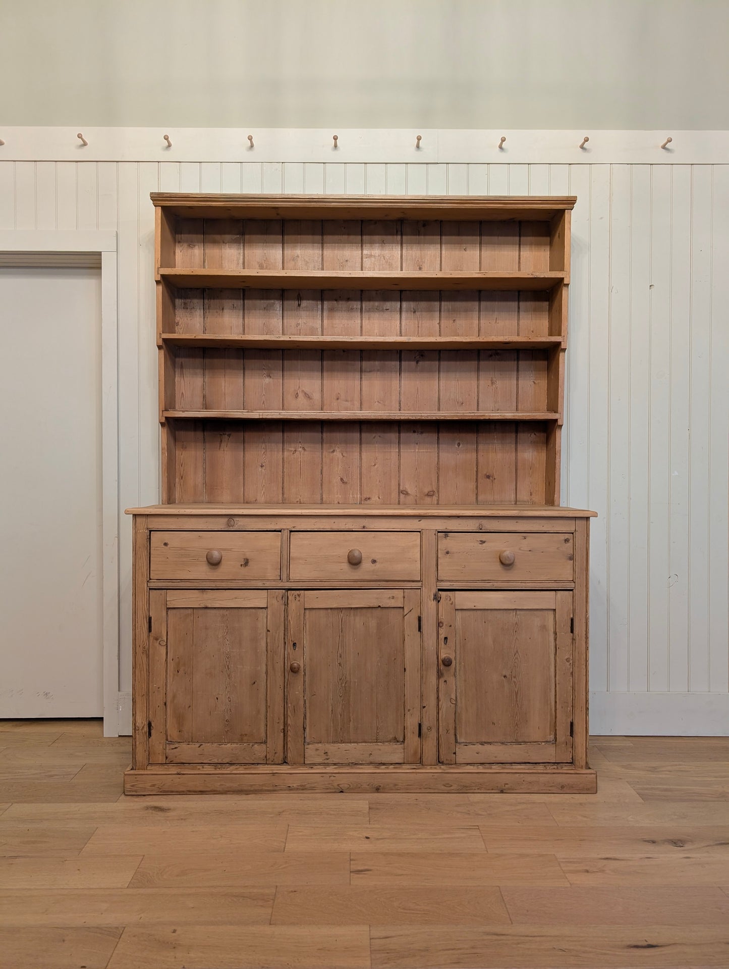 Graduated Shelving Pine Hutch