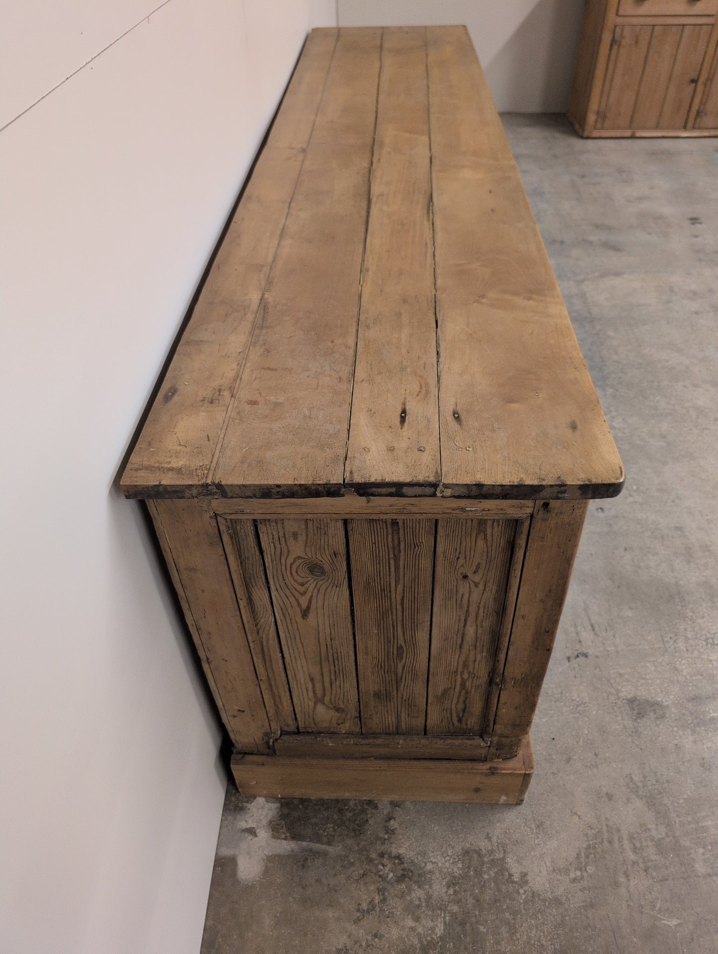 Scalloped Door 8ft Sideboard