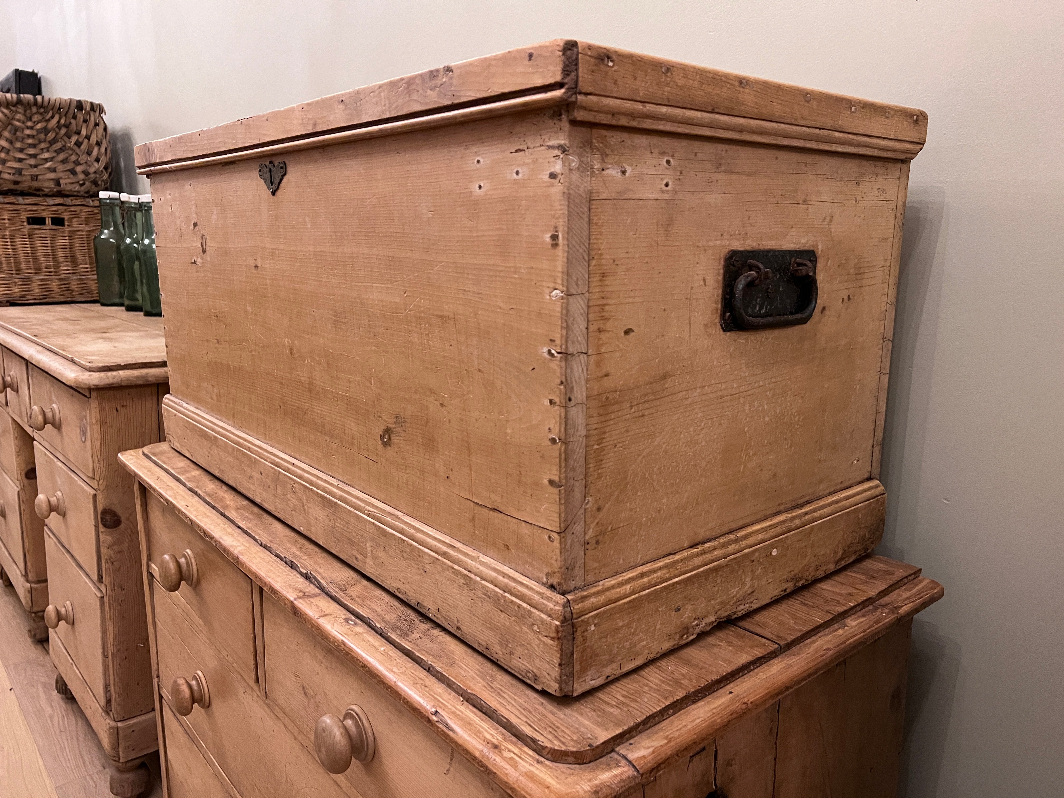 Victorian pine blanket discount box